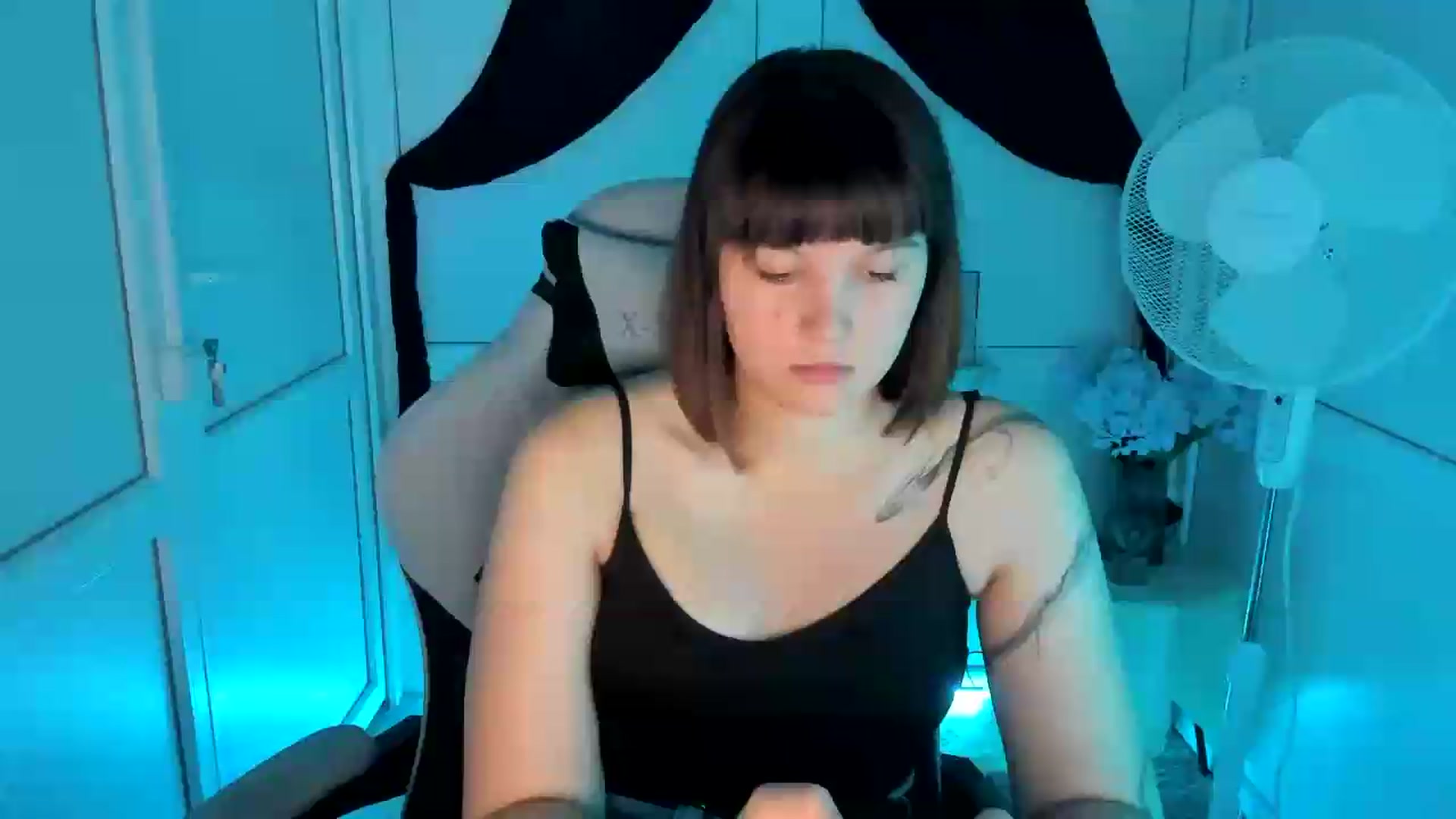 Gallery image thumbnail from Angel_Aura_'s myfreecams stream on, 09/15/2026, 09:32 image 15 of 20