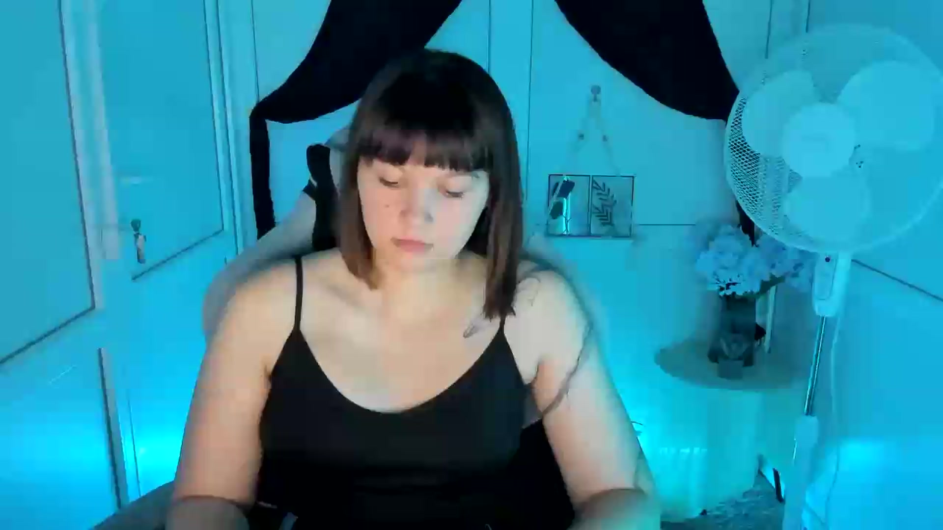 Gallery image thumbnail from Angel_Aura_'s myfreecams stream on, 09/15/2026, 09:32 image 3 of 20