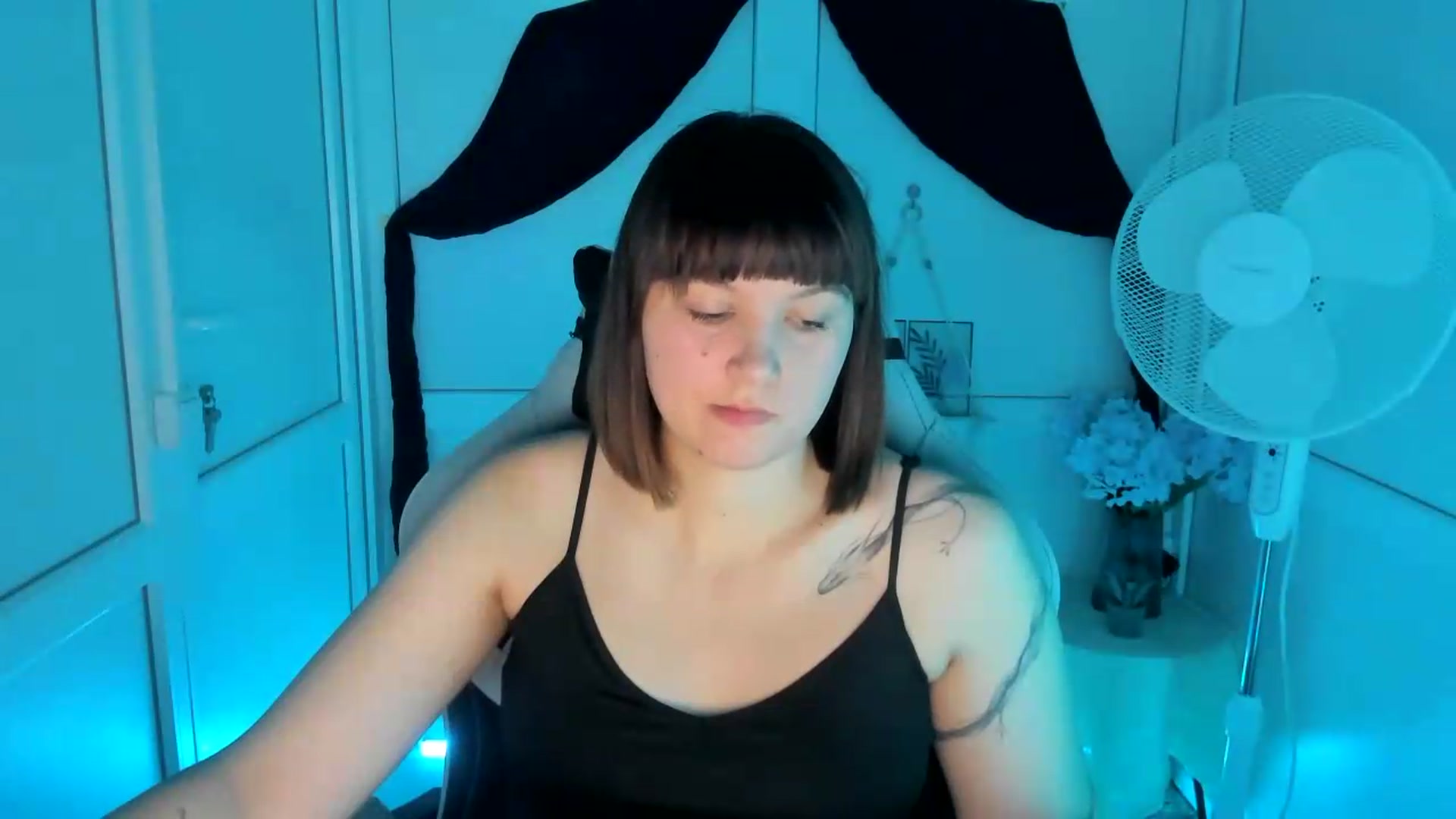 Gallery image thumbnail from Angel_Aura_'s myfreecams stream on, 09/15/2026, 10:39 image 19 of 20