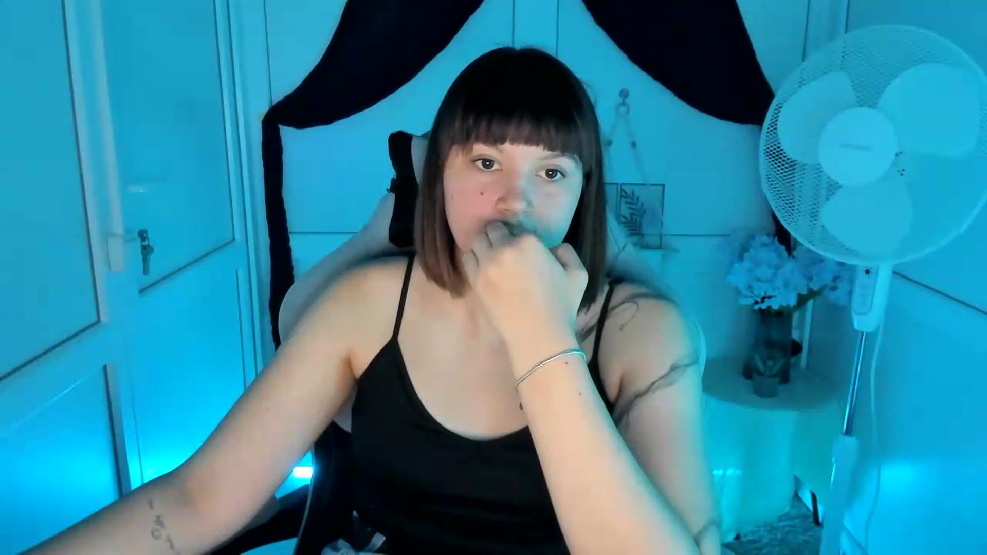Gallery image thumbnail from Angel_Aura_'s myfreecams stream on, 09/15/2026, 10:39 image 14 of 20