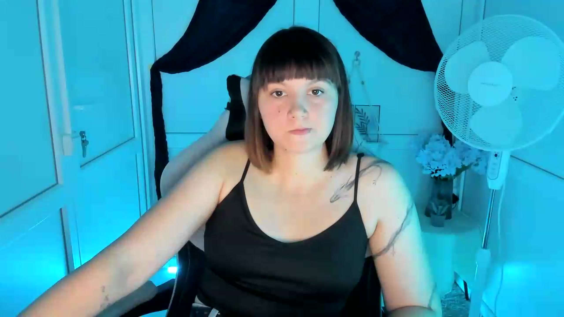 Gallery image thumbnail from Angel_Aura_'s myfreecams stream on, 09/15/2026, 10:39 image 15 of 20
