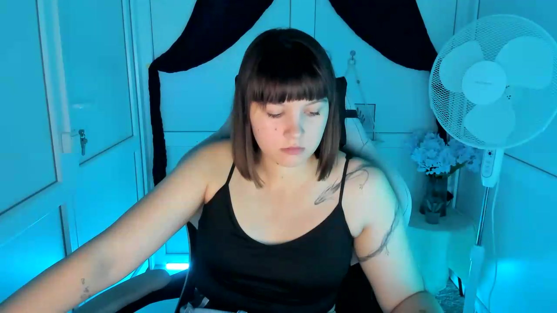 Gallery image thumbnail from Angel_Aura_'s myfreecams stream on, 09/15/2026, 10:39 image 10 of 20