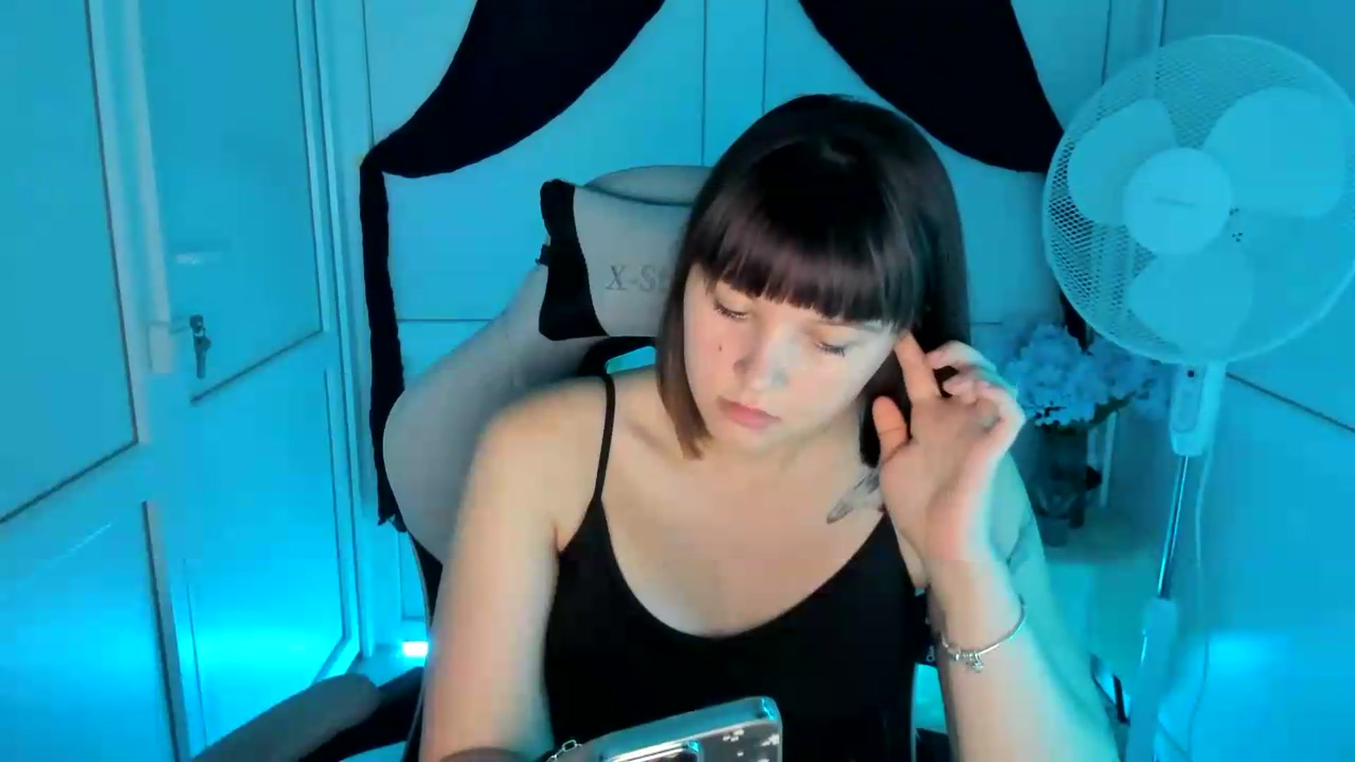 Gallery image thumbnail from Angel_Aura_'s myfreecams stream on, 09/15/2026, 10:39 image 12 of 20