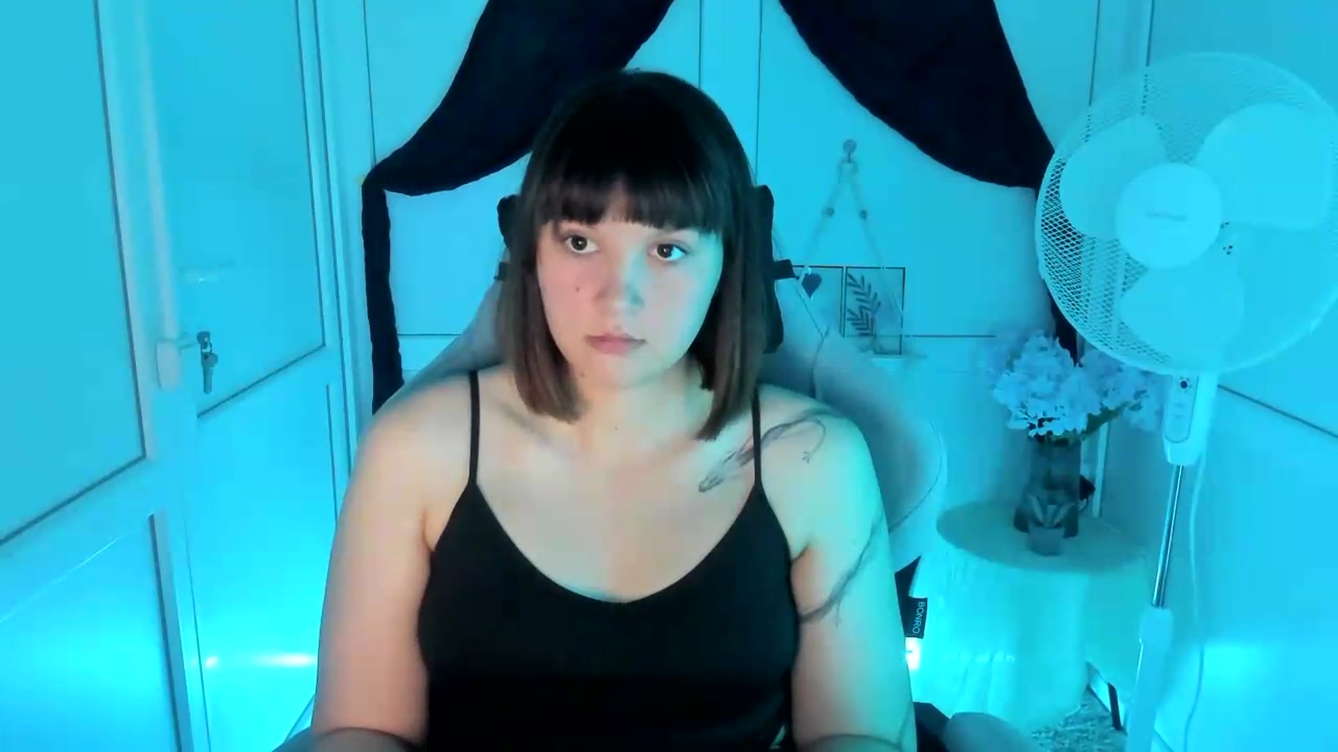 Gallery image thumbnail from Angel_Aura_'s myfreecams stream on, 09/15/2026, 11:06 image 17 of 20