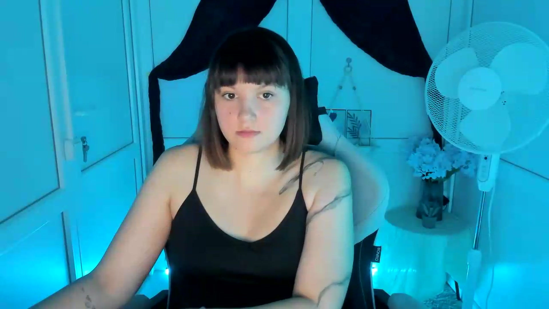 Gallery image thumbnail from Angel_Aura_'s myfreecams stream on, 09/15/2026, 11:06 image 15 of 20