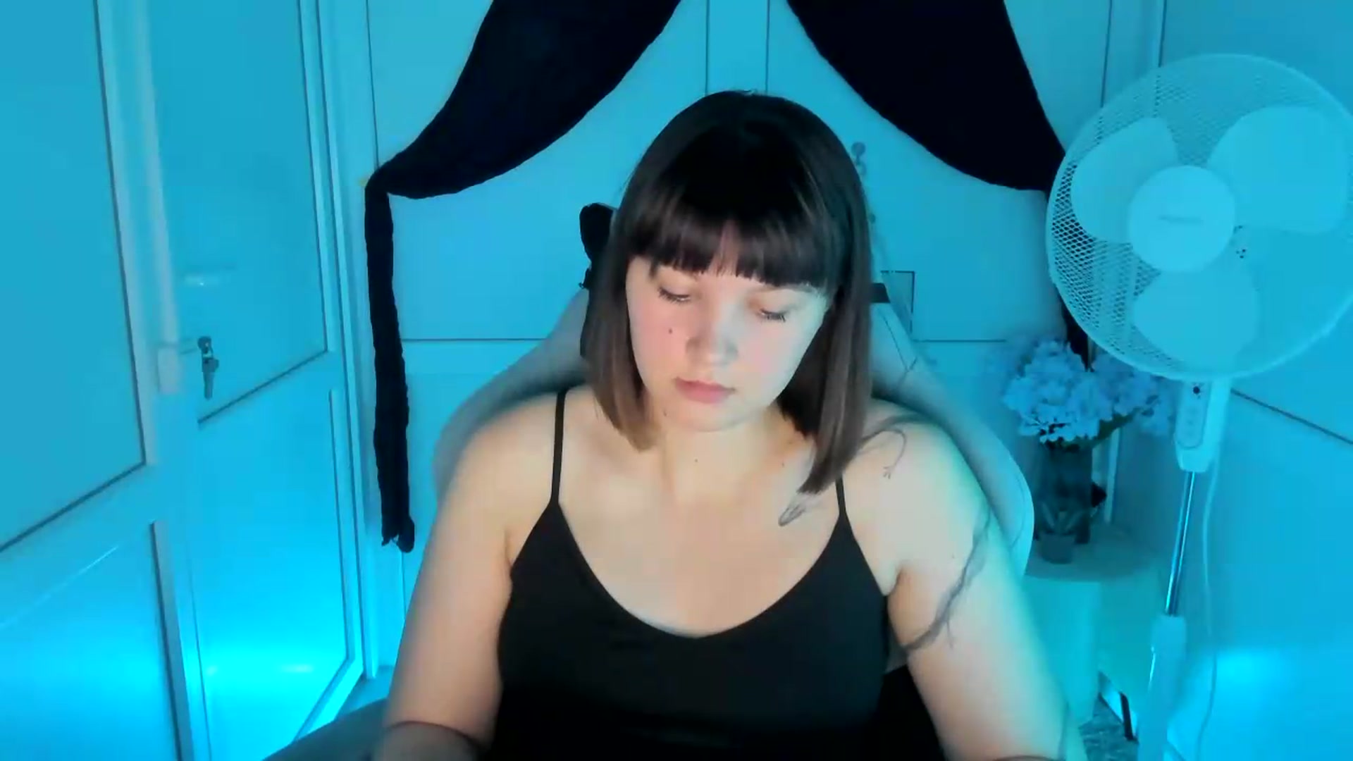 Gallery image thumbnail from Angel_Aura_'s myfreecams stream on, 09/15/2026, 11:06 image 6 of 20