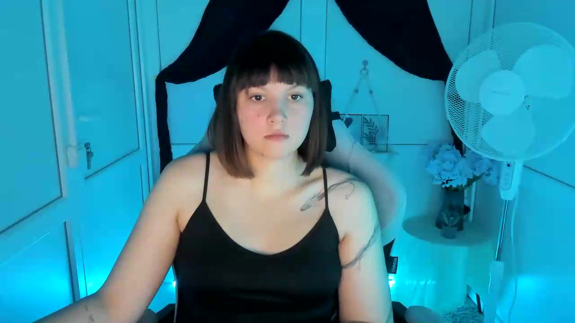 Gallery image thumbnail from Angel_Aura_'s myfreecams stream on, 09/15/2026, 11:06 image 16 of 20