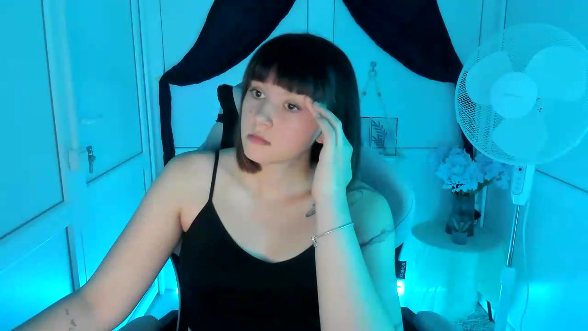 Gallery image thumbnail from Angel_Aura_'s myfreecams stream on, 09/15/2026, 11:06 image 10 of 20