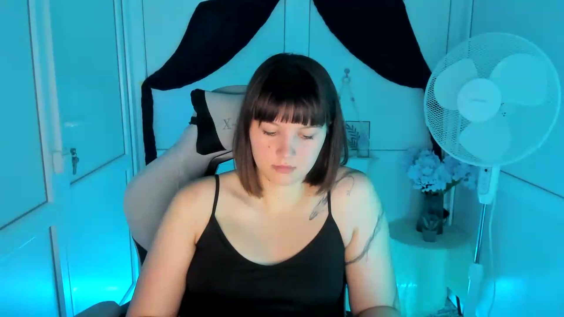 Gallery image thumbnail from Angel_Aura_'s myfreecams stream on, 09/15/2026, 12:27 image 13 of 20
