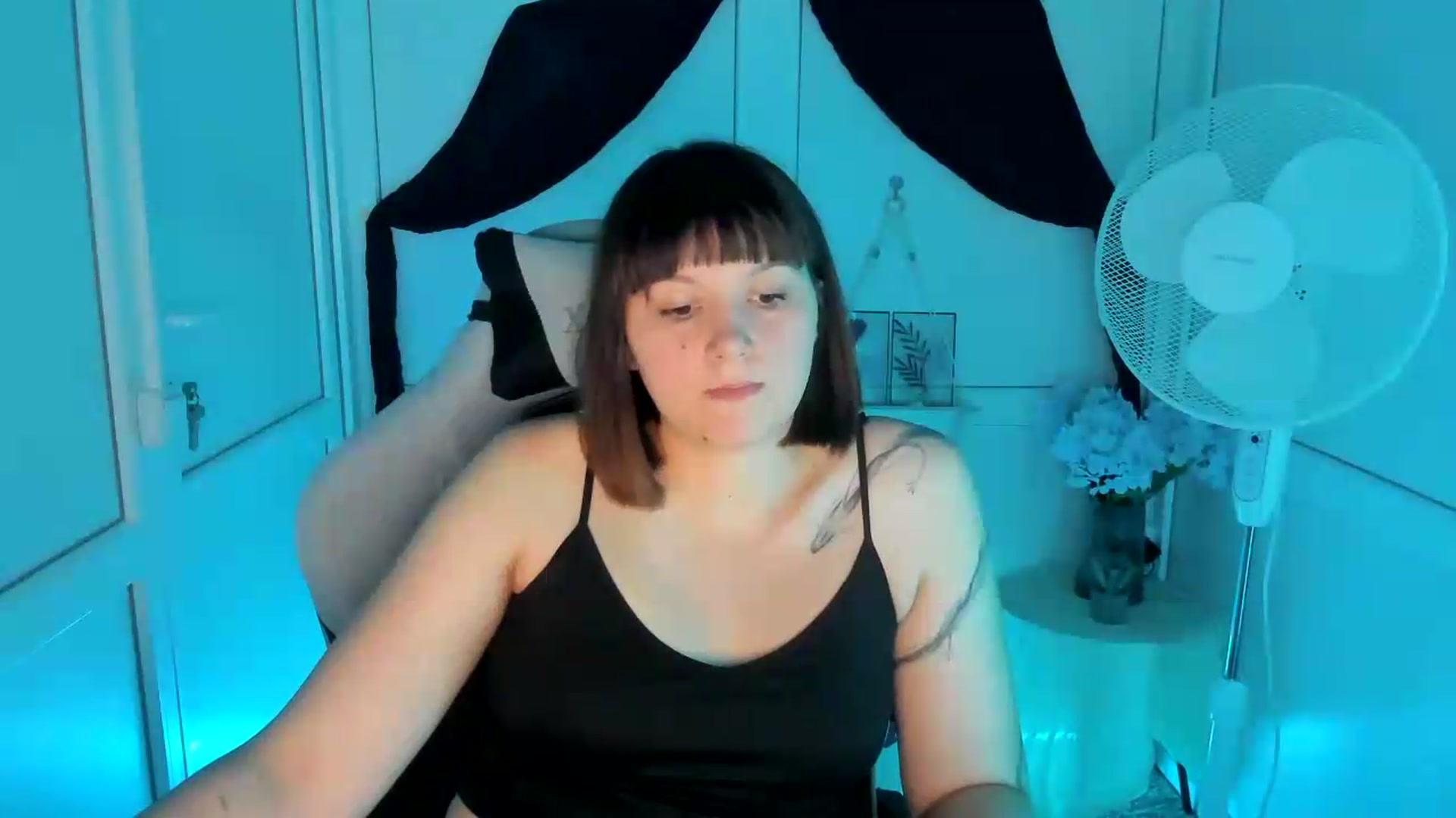 Gallery image thumbnail from Angel_Aura_'s myfreecams stream on, 09/15/2026, 12:27 image 4 of 20