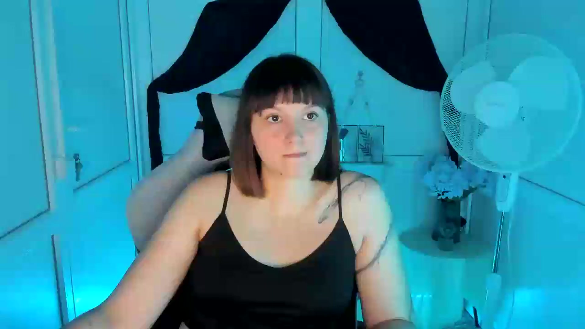 Gallery image thumbnail from Angel_Aura_'s myfreecams stream on, 09/15/2026, 12:27 image 6 of 20