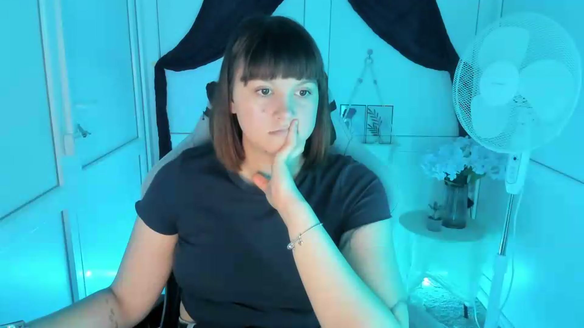 Gallery image thumbnail from Angel_Aura_'s myfreecams stream on, 09/16/2026, 09:09 image 14 of 20
