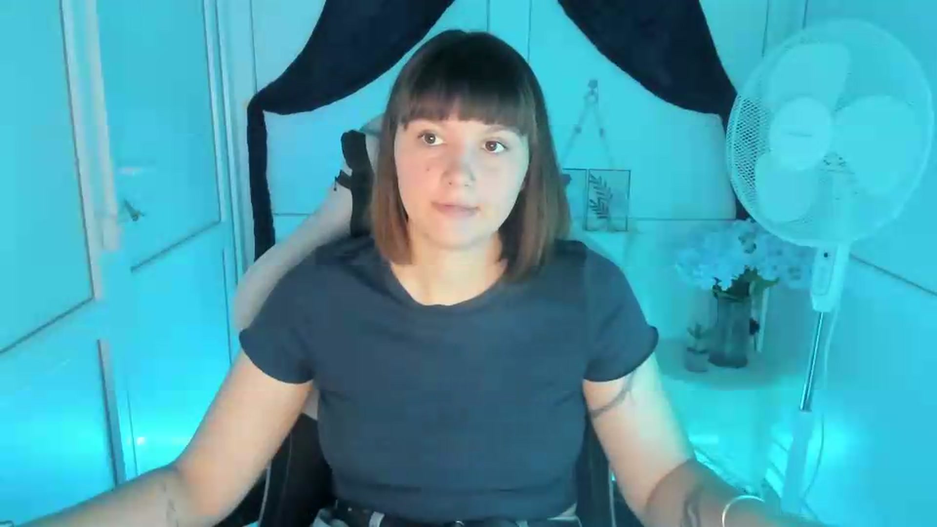 Gallery image thumbnail from Angel_Aura_'s myfreecams stream on, 09/16/2026, 09:09 image 2 of 20