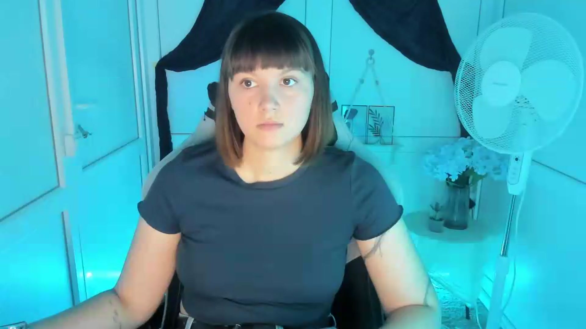 Gallery image thumbnail from Angel_Aura_'s myfreecams stream on, 09/16/2026, 09:09 image 13 of 20
