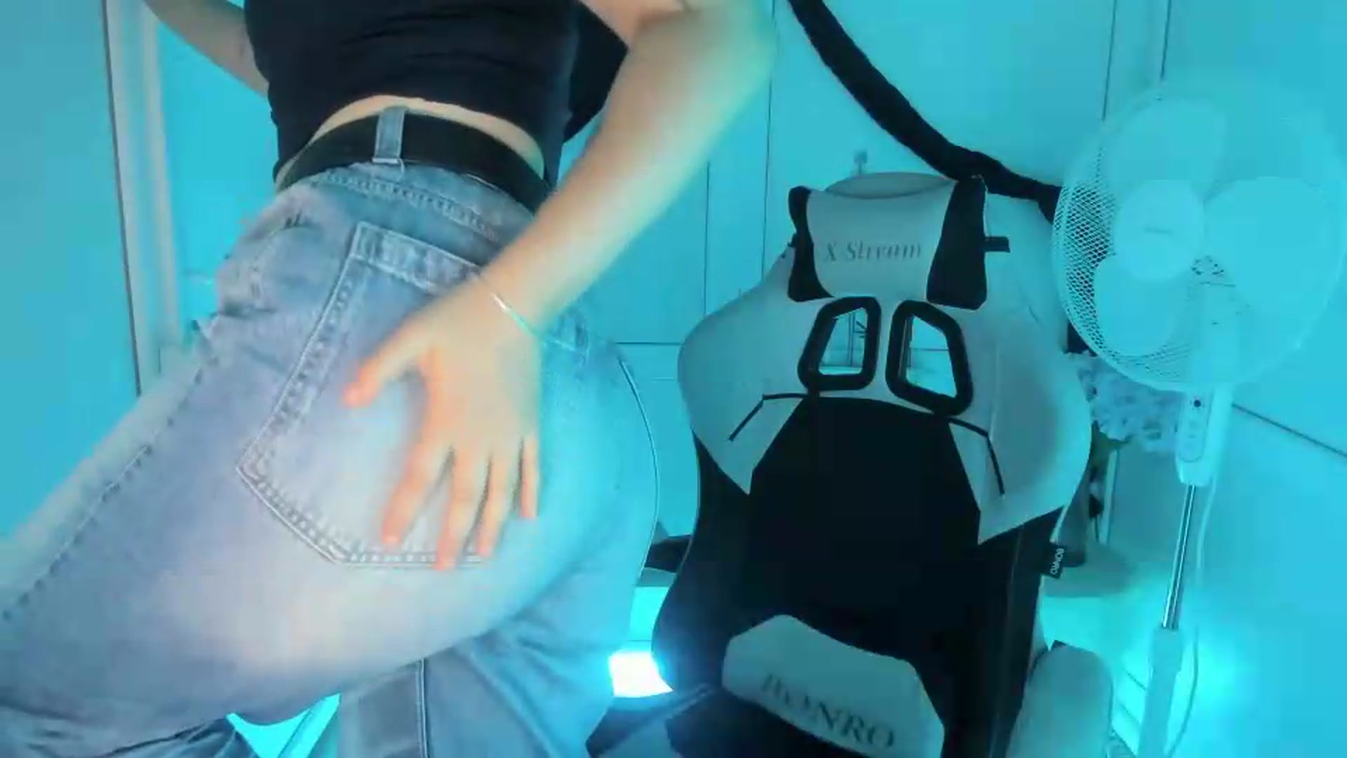 Gallery image thumbnail from Angel_Aura_'s myfreecams stream on, 09/16/2026, 11:36 image 11 of 20