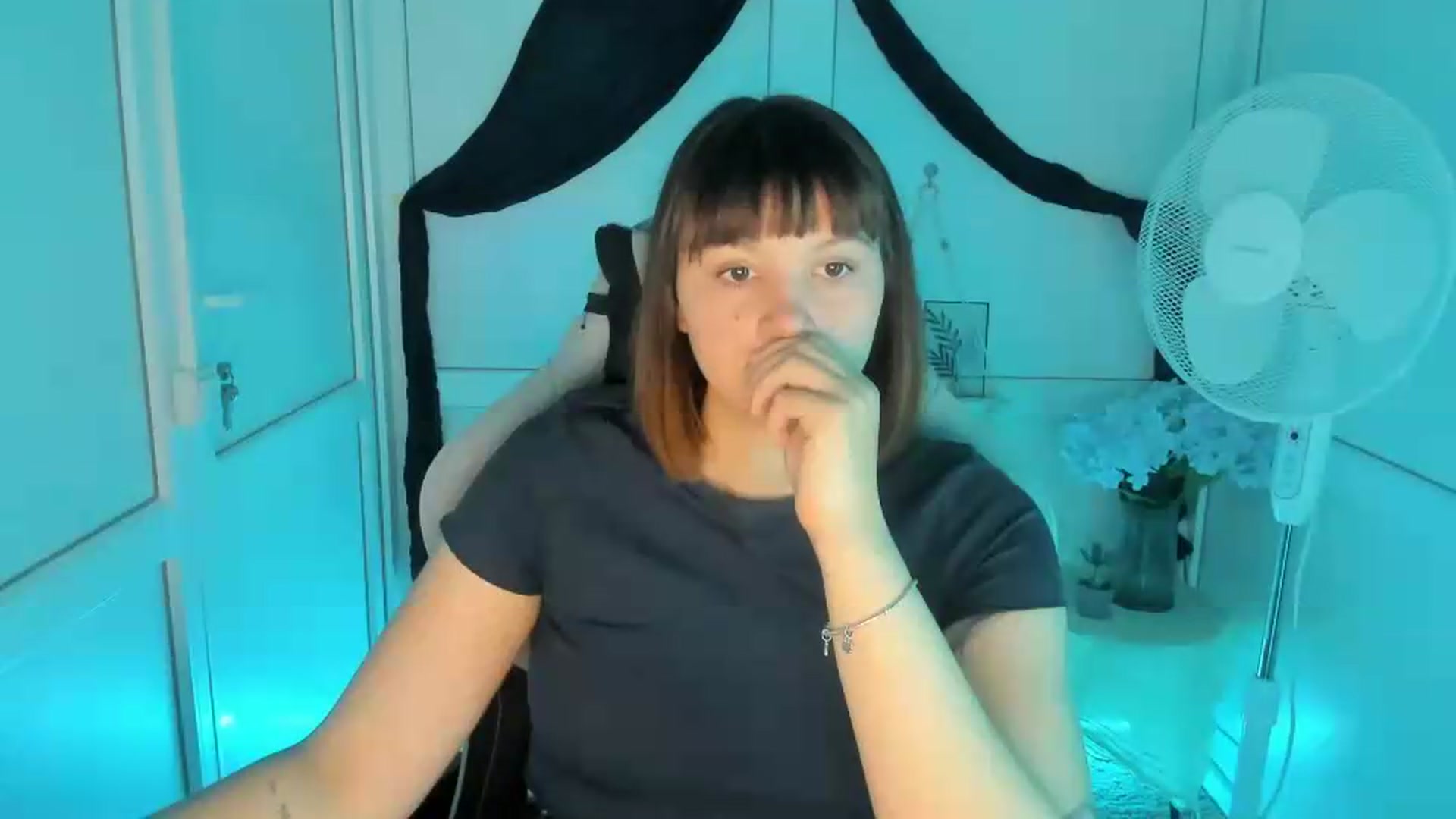 Gallery image thumbnail from Angel_Aura_'s myfreecams stream on, 09/16/2026, 11:36 image 19 of 20