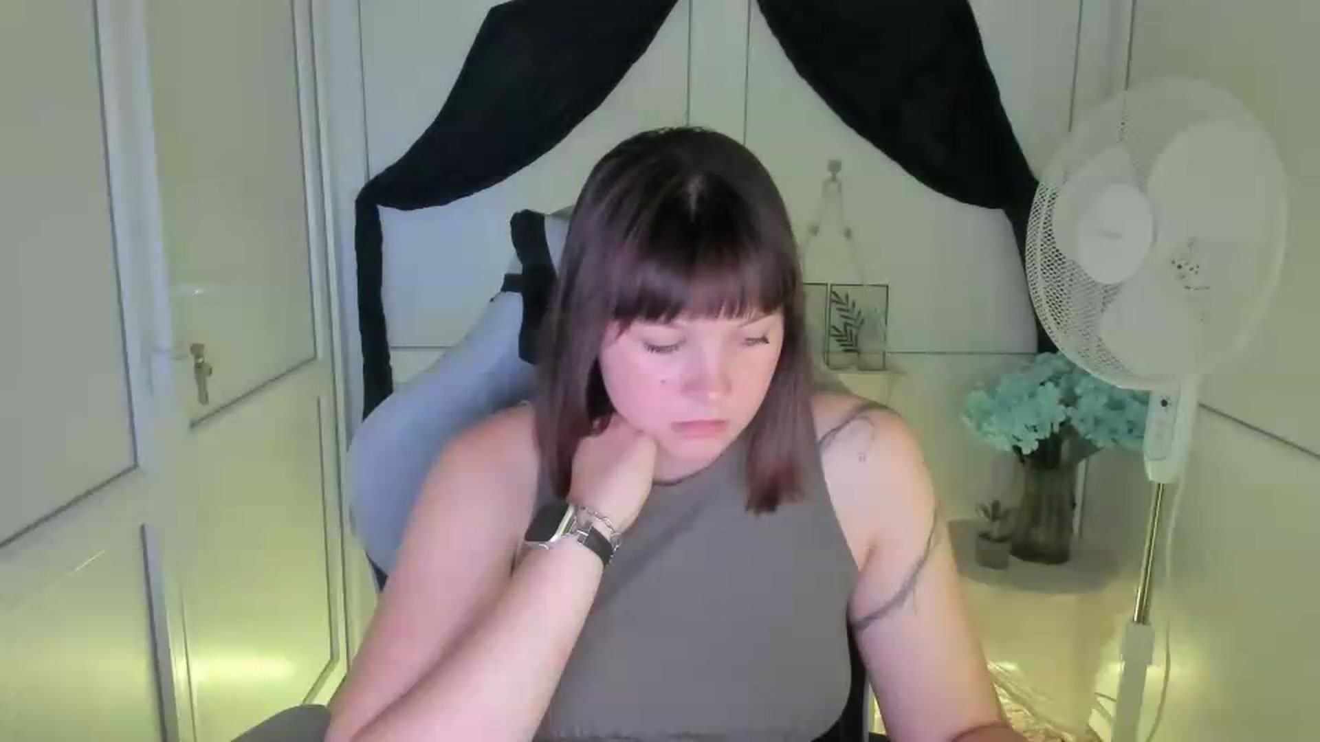 Gallery image thumbnail from Angel_Aura_'s myfreecams stream on, 09/18/2026, 11:01 image 3 of 20