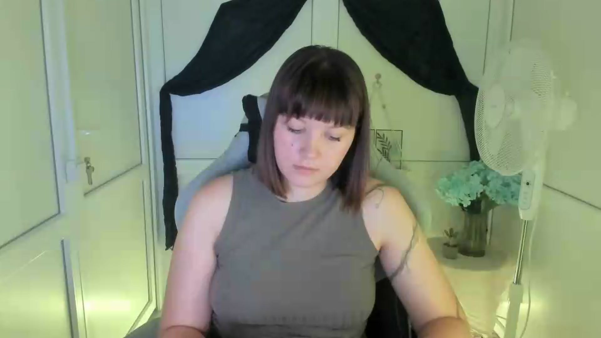 Gallery image thumbnail from Angel_Aura_'s myfreecams stream on, 09/18/2026, 11:01 image 11 of 20