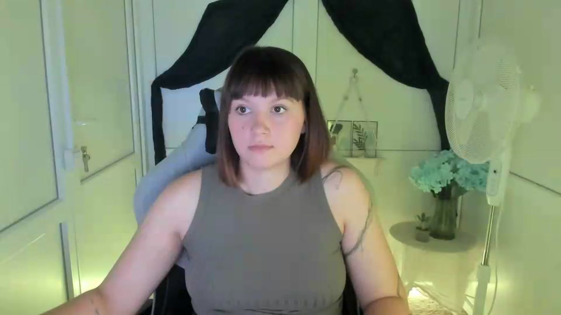 Gallery image thumbnail from Angel_Aura_'s myfreecams stream on, 09/18/2026, 11:01 image 8 of 20