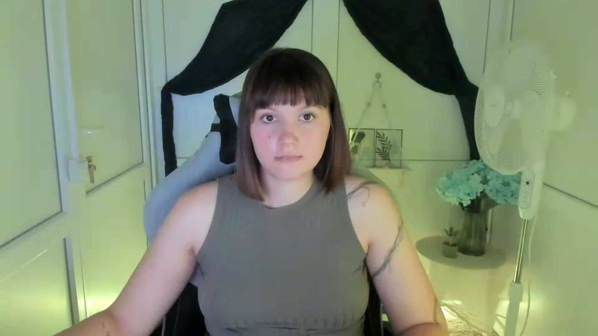 Gallery image thumbnail from Angel_Aura_'s myfreecams stream on, 09/18/2026, 11:01 image 9 of 20