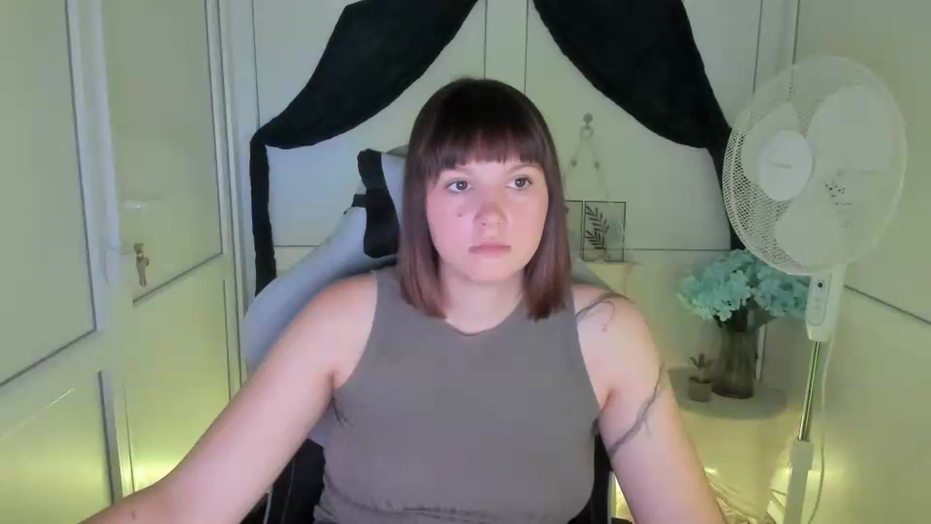 Gallery image thumbnail from Angel_Aura_'s myfreecams stream on, 09/18/2026, 11:01 image 2 of 20