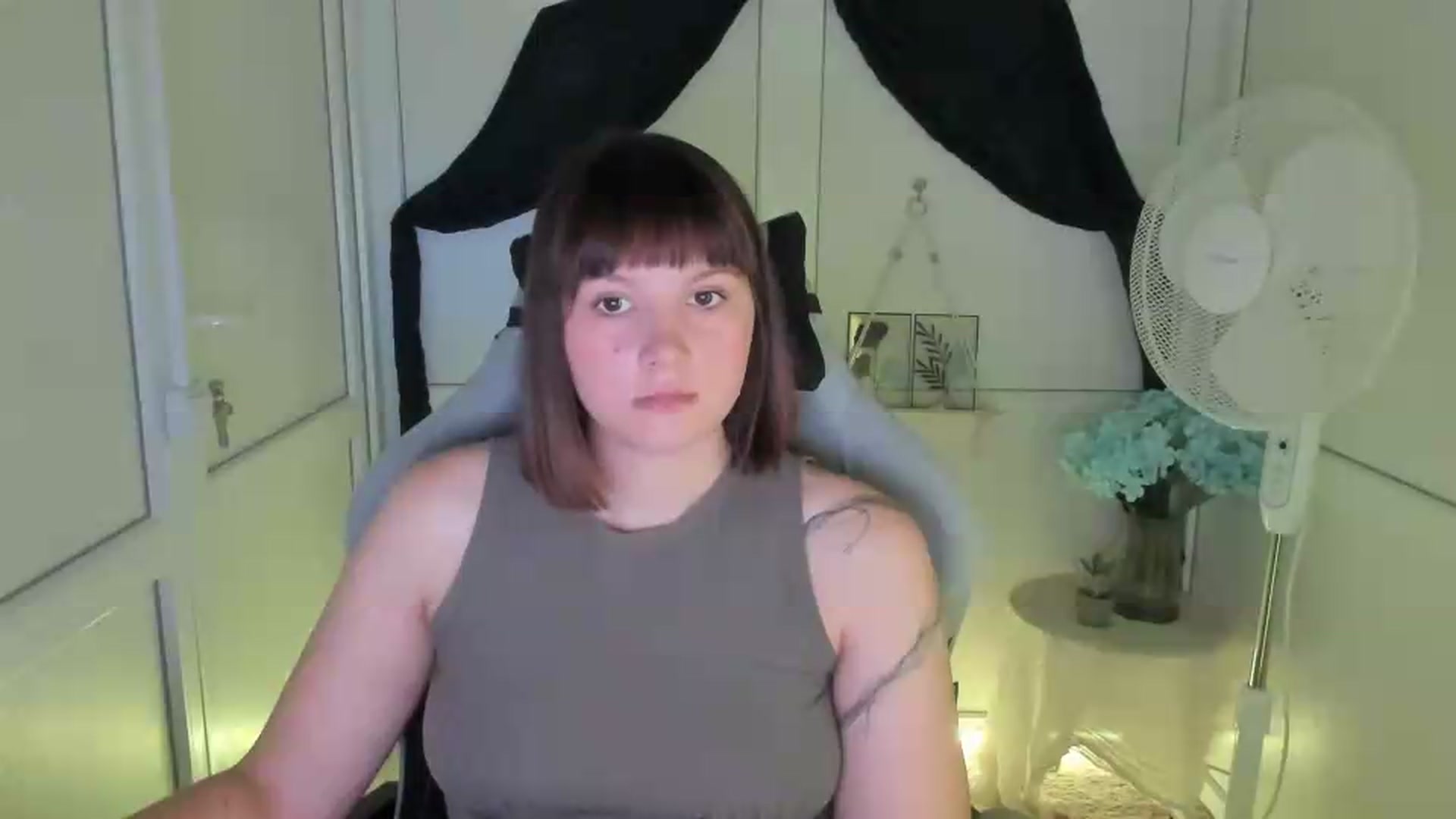 Gallery image thumbnail from Angel_Aura_'s myfreecams stream on, 09/18/2026, 11:01 image 6 of 20