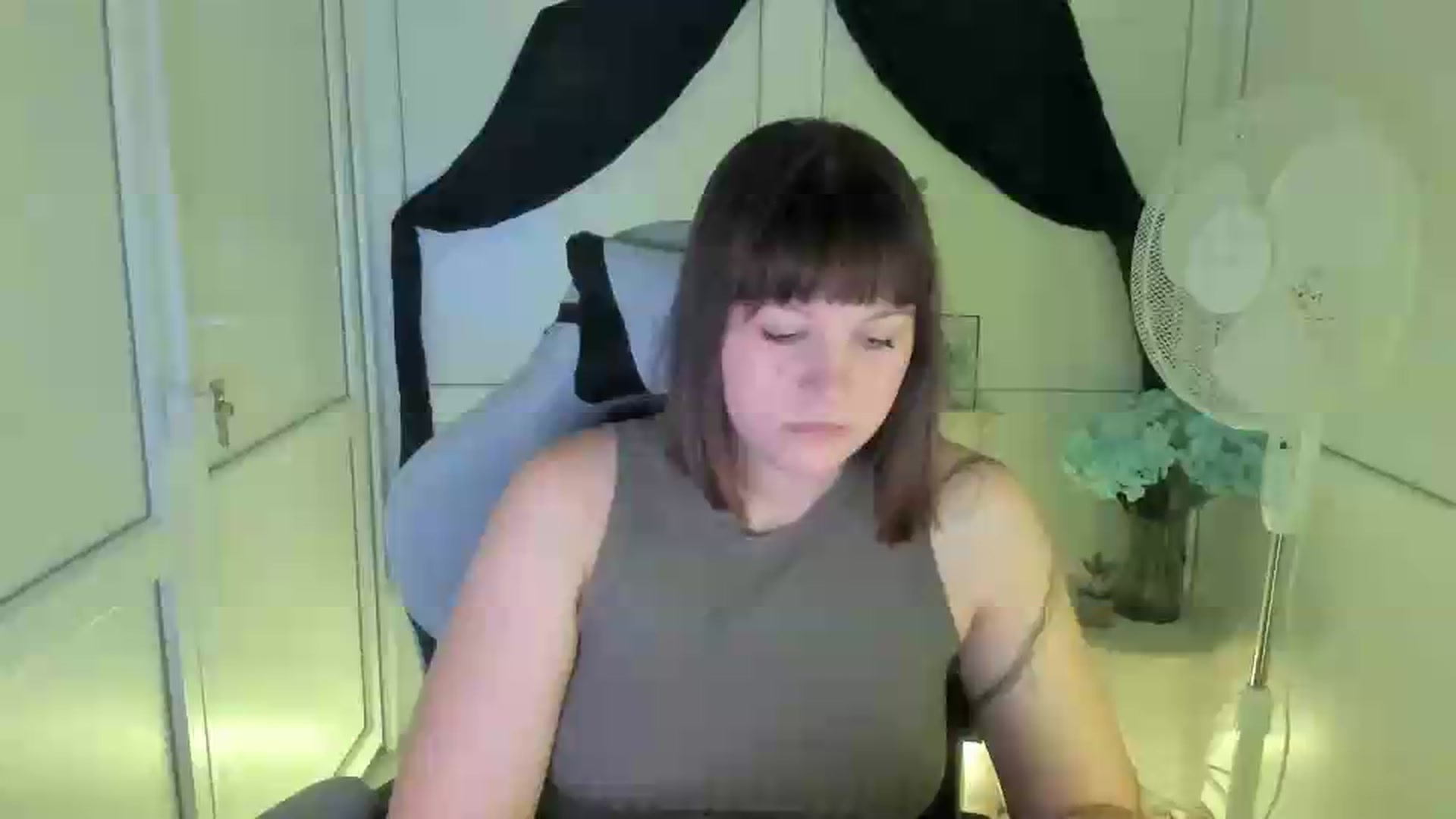 Gallery image thumbnail from Angel_Aura_'s myfreecams stream on, 09/18/2026, 11:01 image 1 of 20