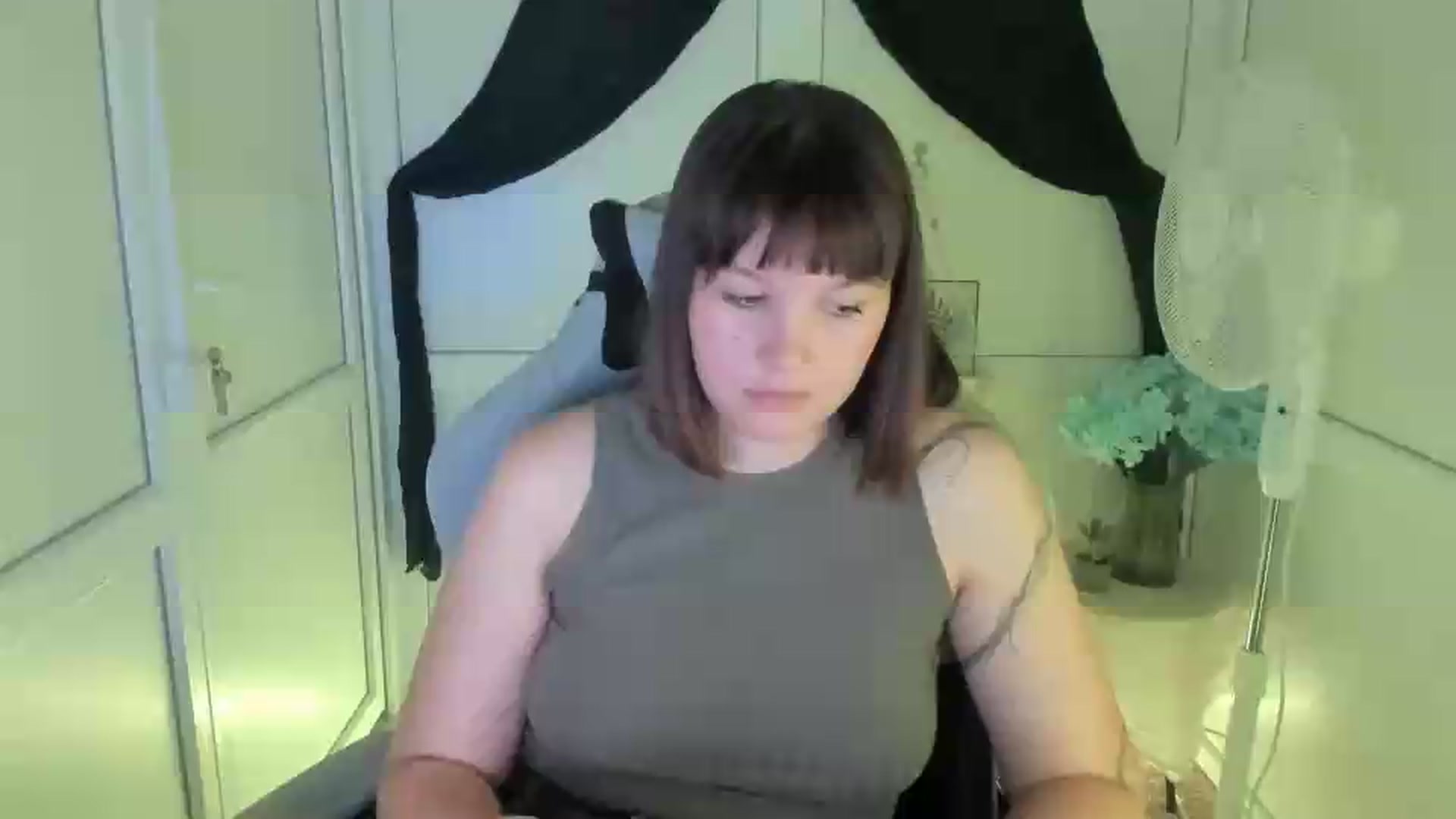 Gallery image thumbnail from Angel_Aura_'s myfreecams stream on, 09/18/2026, 11:01 image 20 of 20