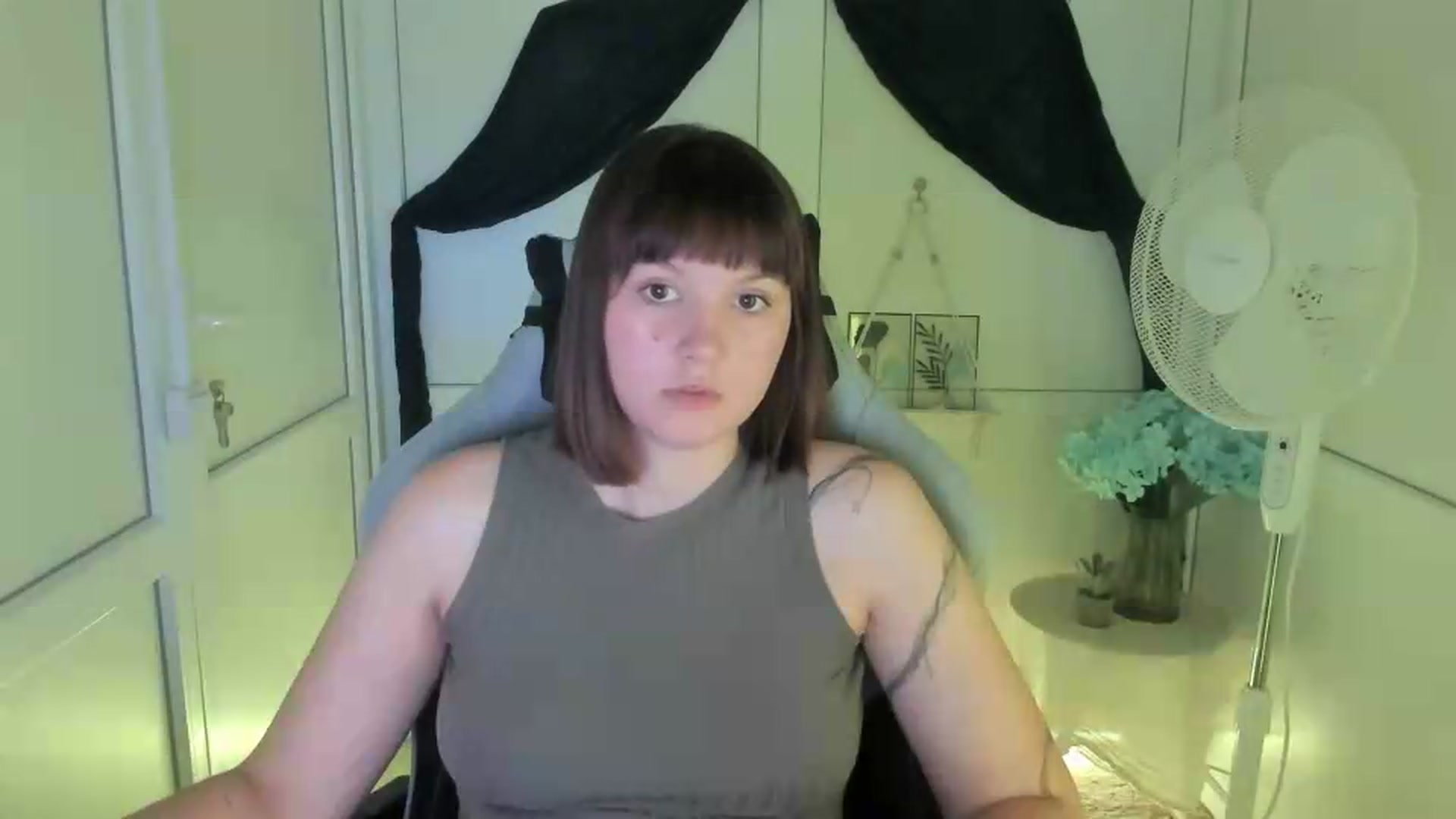 Gallery image thumbnail from Angel_Aura_'s myfreecams stream on, 09/18/2026, 11:01 image 5 of 20