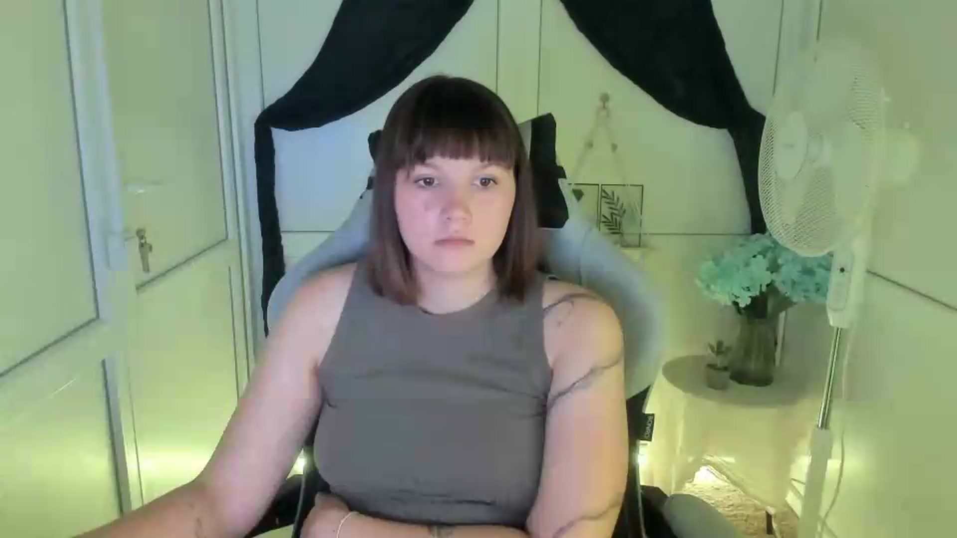 Gallery image thumbnail from Angel_Aura_'s myfreecams stream on, 09/18/2026, 11:01 image 15 of 20