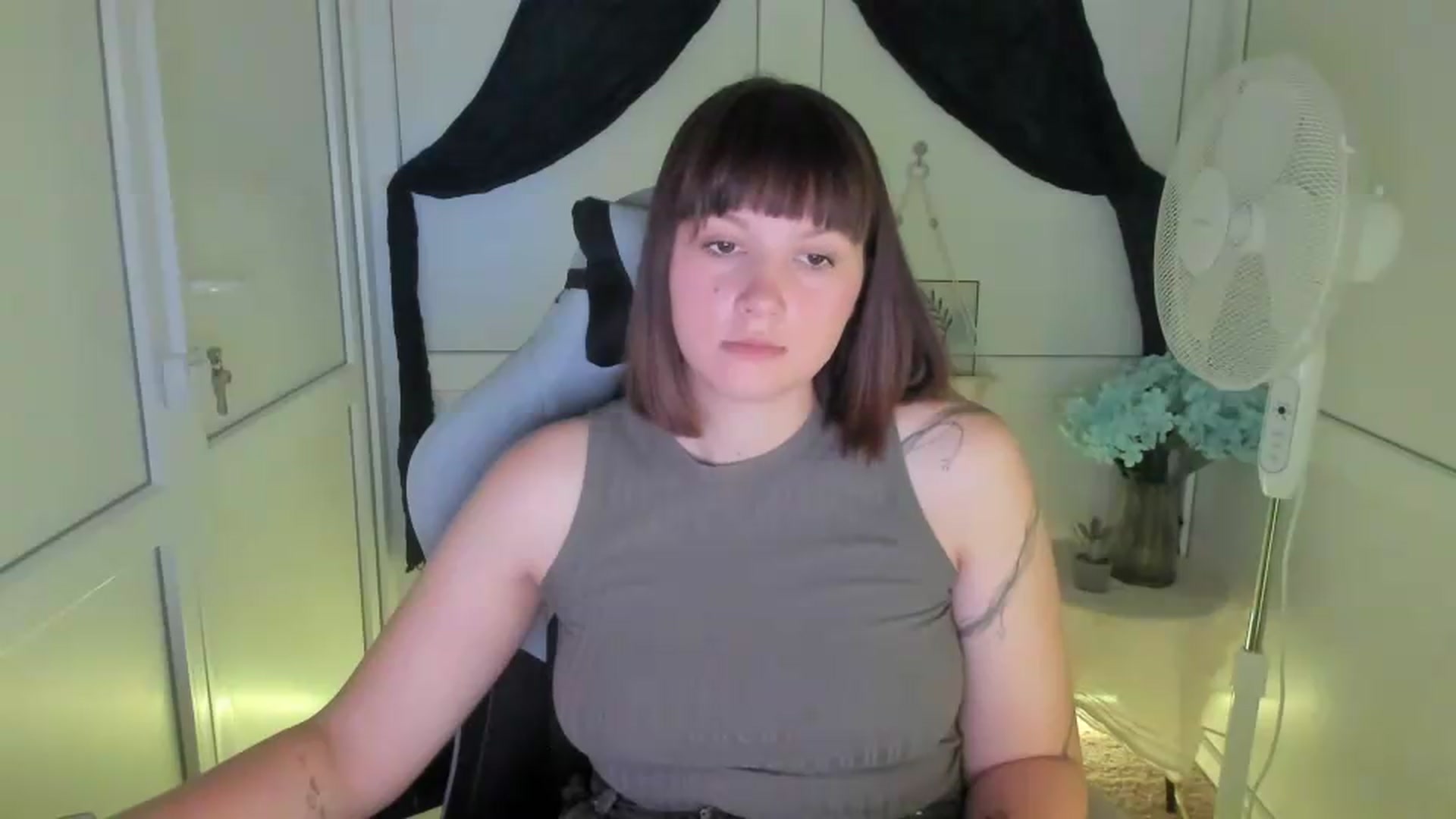Gallery image thumbnail from Angel_Aura_'s myfreecams stream on, 09/18/2026, 11:01 image 18 of 20