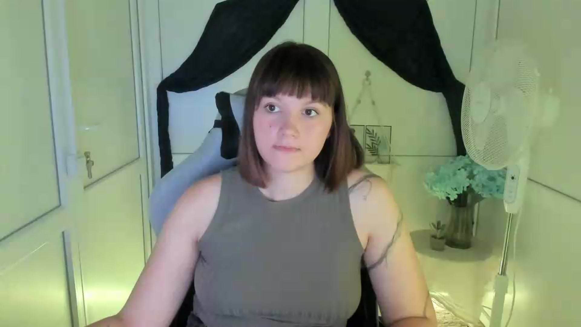 Gallery image thumbnail from Angel_Aura_'s myfreecams stream on, 09/18/2026, 11:01 image 10 of 20