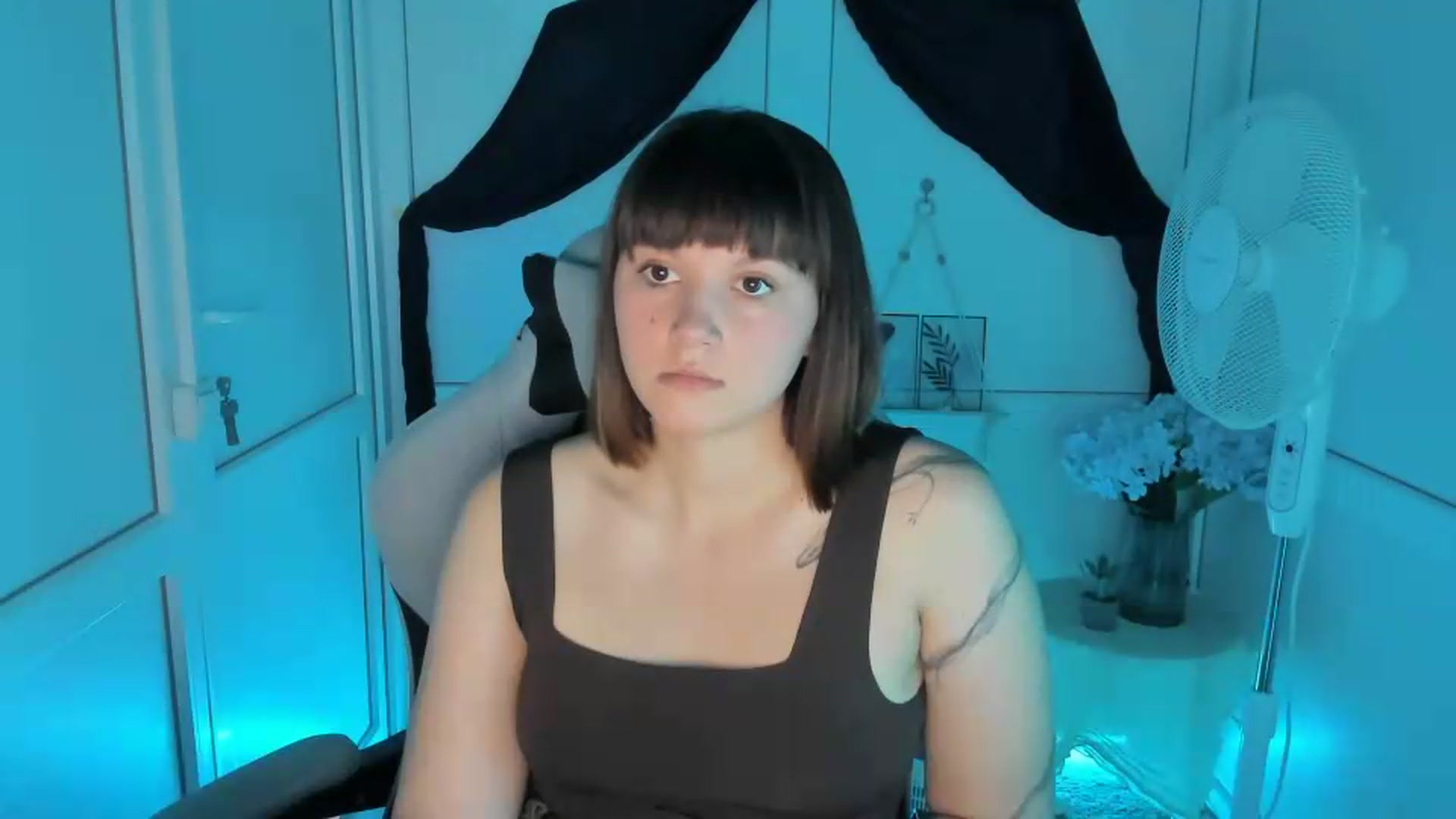 Gallery image thumbnail from Angel_Aura_'s myfreecams stream on, 09/20/2026, 11:42 image 6 of 20