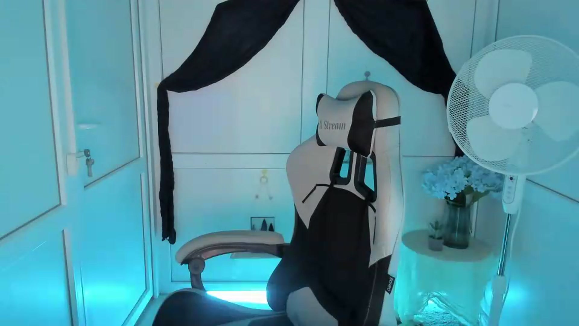 Gallery image thumbnail from Angel_Aura_'s myfreecams stream on, 09/20/2026, 11:42 image 10 of 20