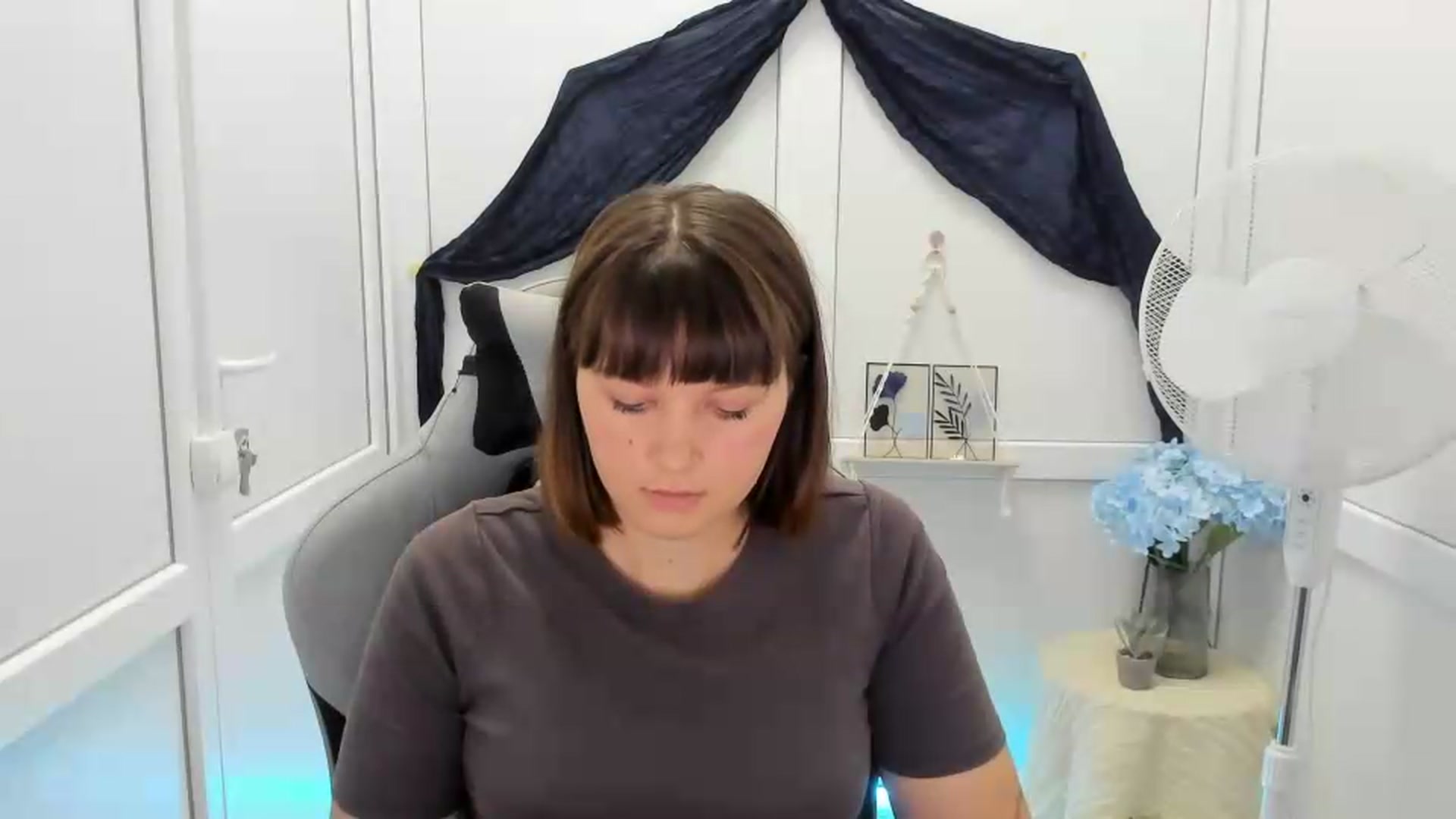 Gallery image thumbnail from Angel_Aura_'s myfreecams stream on, 09/21/2026, 09:16 image 13 of 20