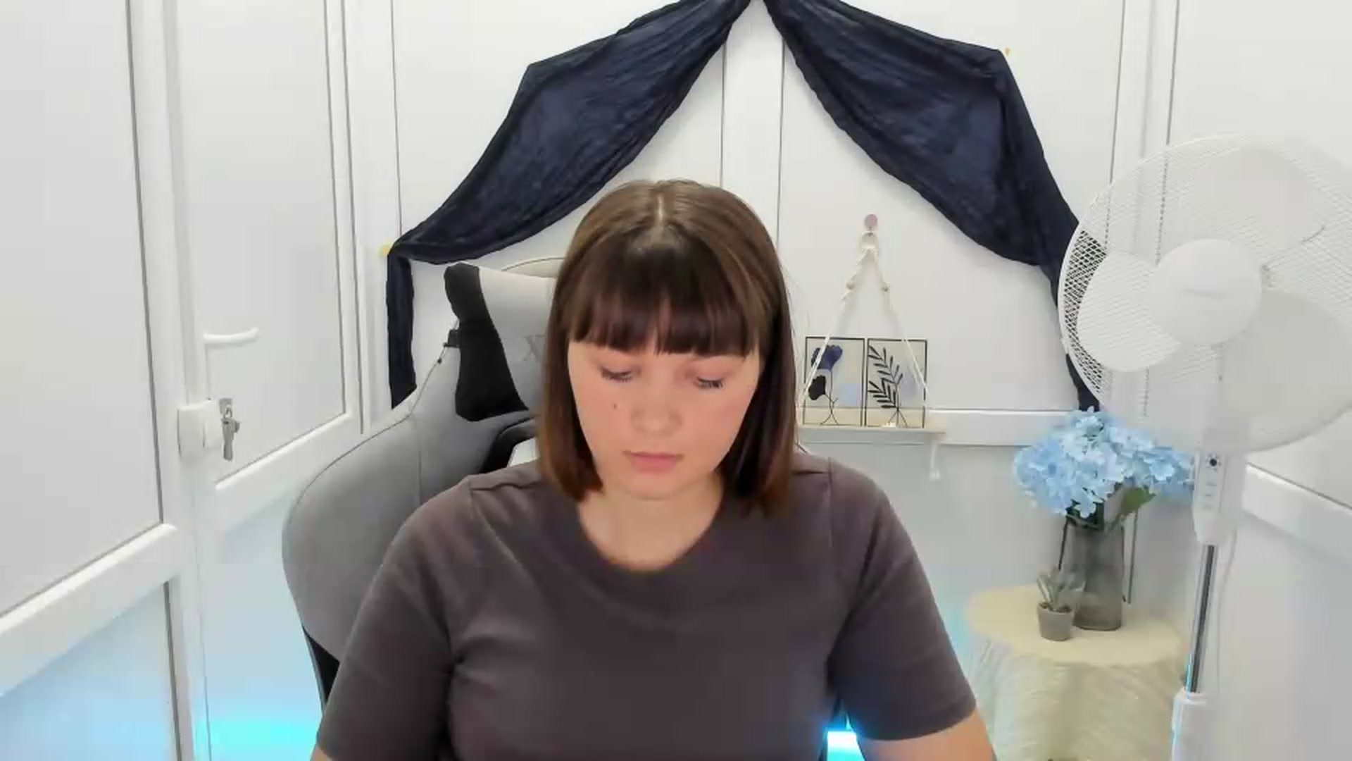 Gallery image thumbnail from Angel_Aura_'s myfreecams stream on, 09/21/2026, 09:16 image 19 of 20
