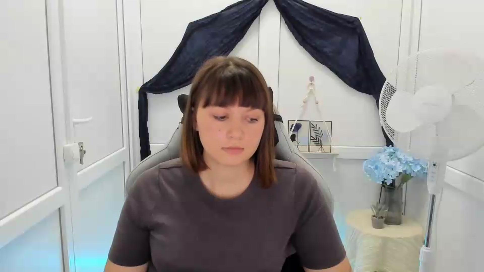 Gallery image thumbnail from Angel_Aura_'s myfreecams stream on, 09/21/2026, 09:16 image 5 of 20