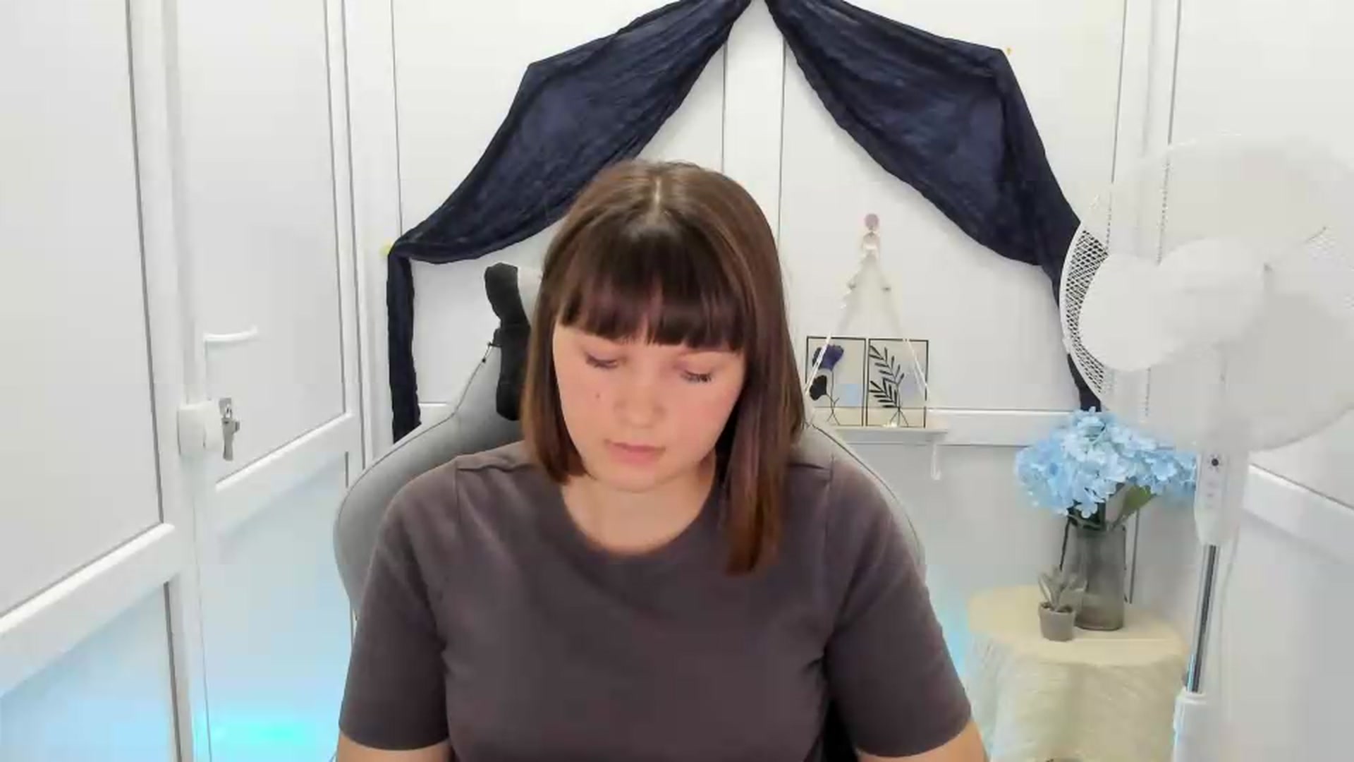 Gallery image thumbnail from Angel_Aura_'s myfreecams stream on, 09/21/2026, 09:16 image 11 of 20
