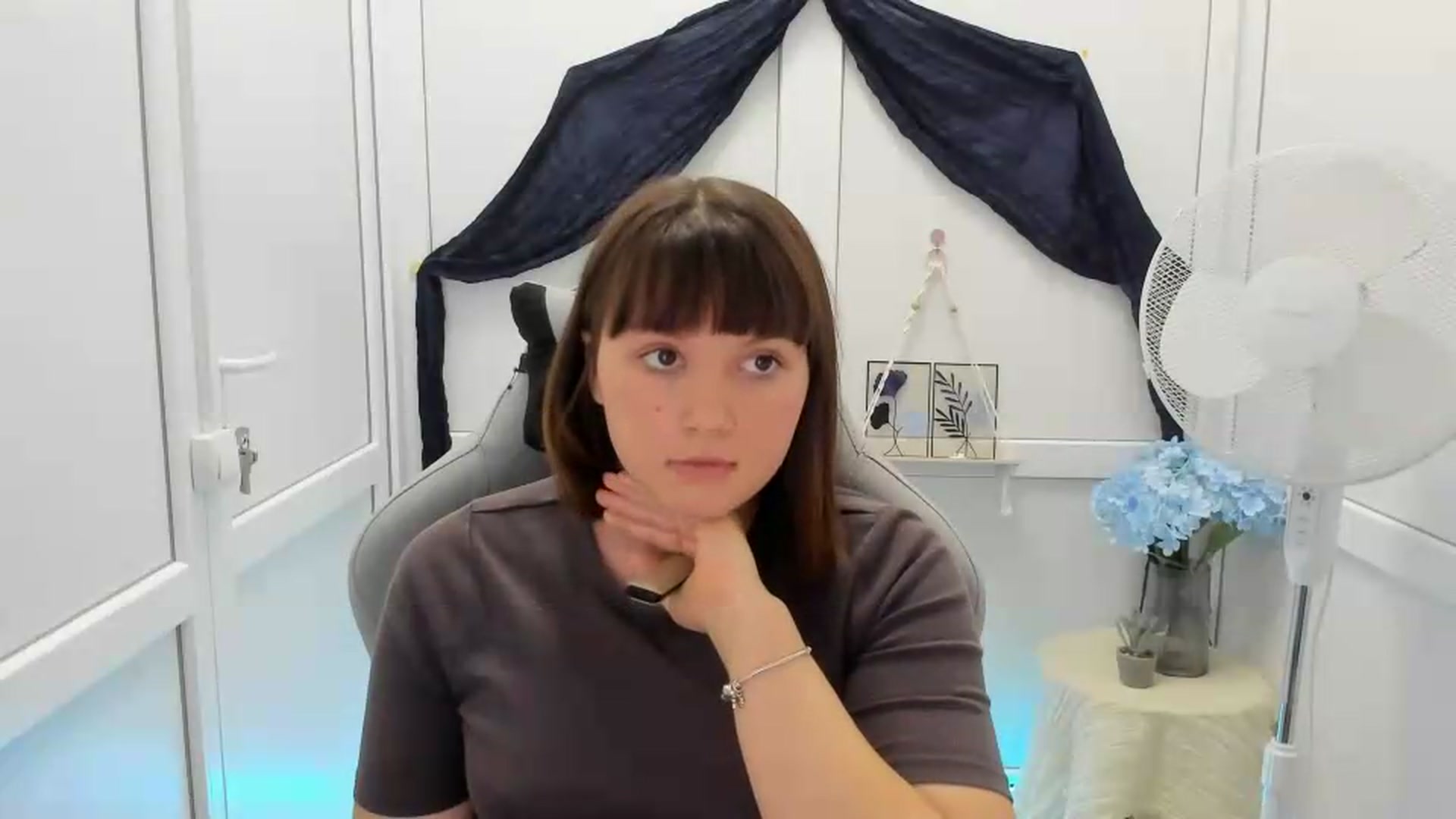 Gallery image thumbnail from Angel_Aura_'s myfreecams stream on, 09/21/2026, 09:16 image 12 of 20