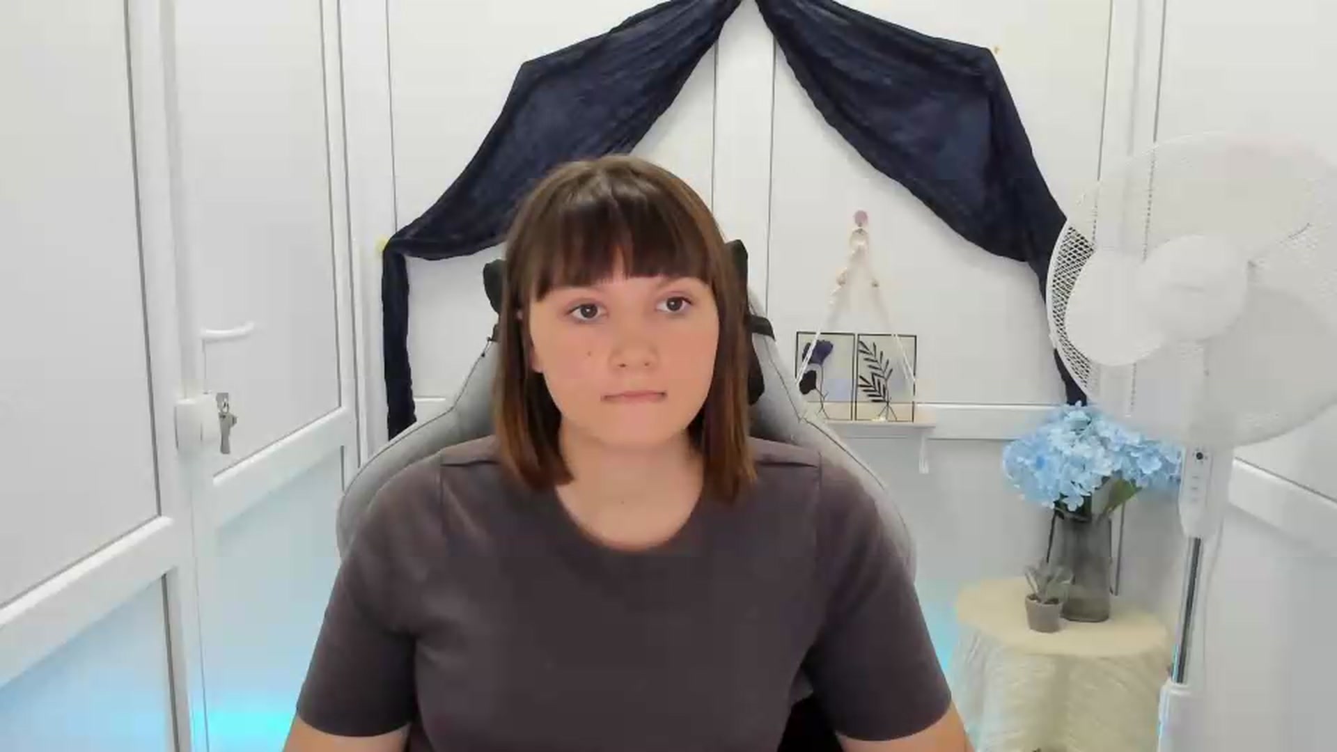 Gallery image thumbnail from Angel_Aura_'s myfreecams stream on, 09/21/2026, 09:16 image 4 of 20