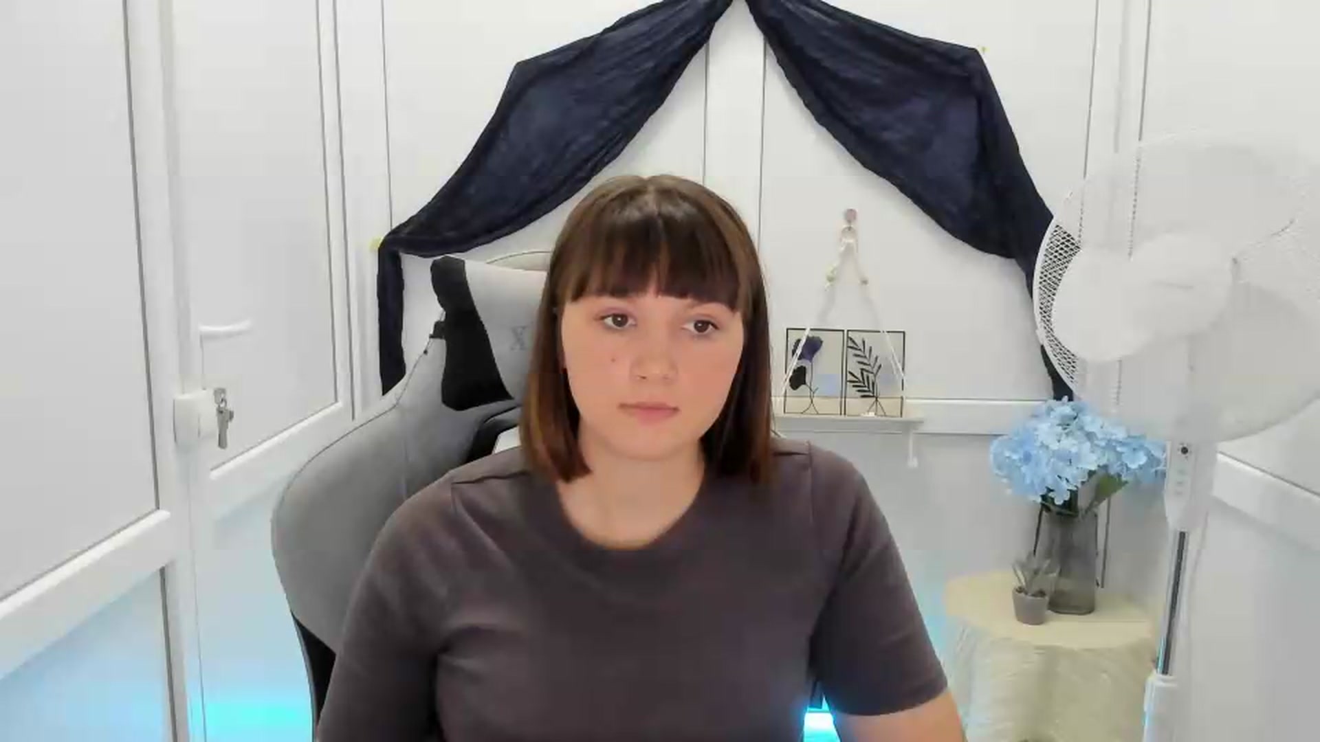 Gallery image thumbnail from Angel_Aura_'s myfreecams stream on, 09/21/2026, 09:16 image 15 of 20