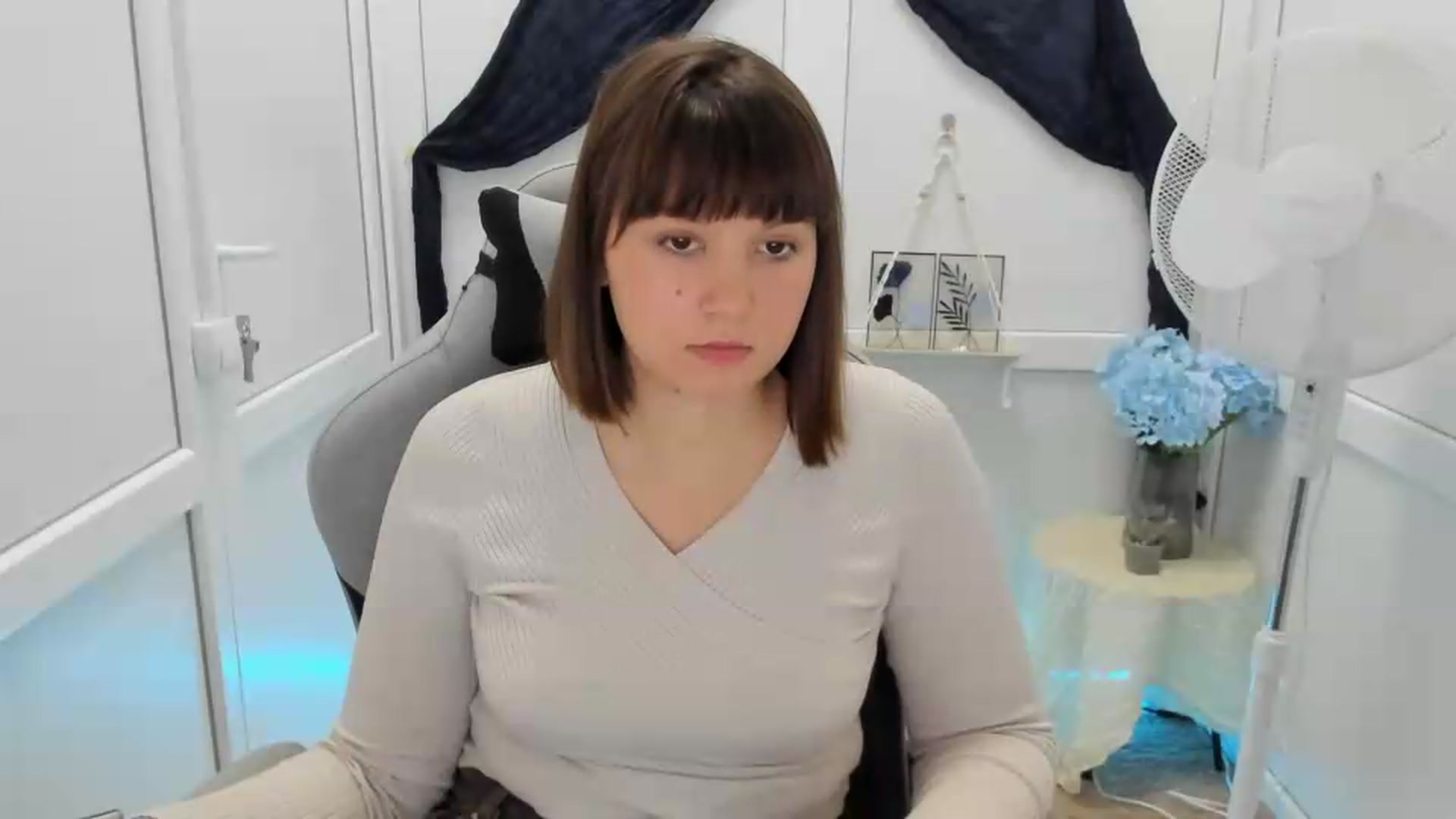 Gallery image thumbnail from Angel_Aura_'s myfreecams stream on, 09/22/2026, 10:10 image 12 of 20