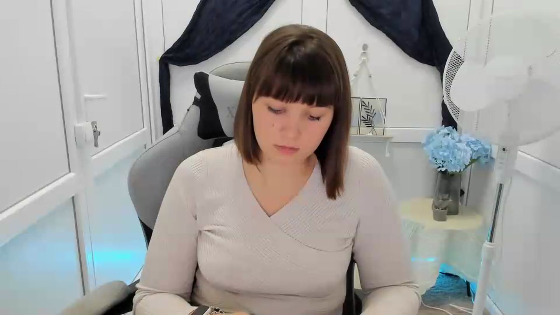 Gallery image thumbnail from Angel_Aura_'s myfreecams stream on, 09/22/2026, 10:10 image 8 of 20