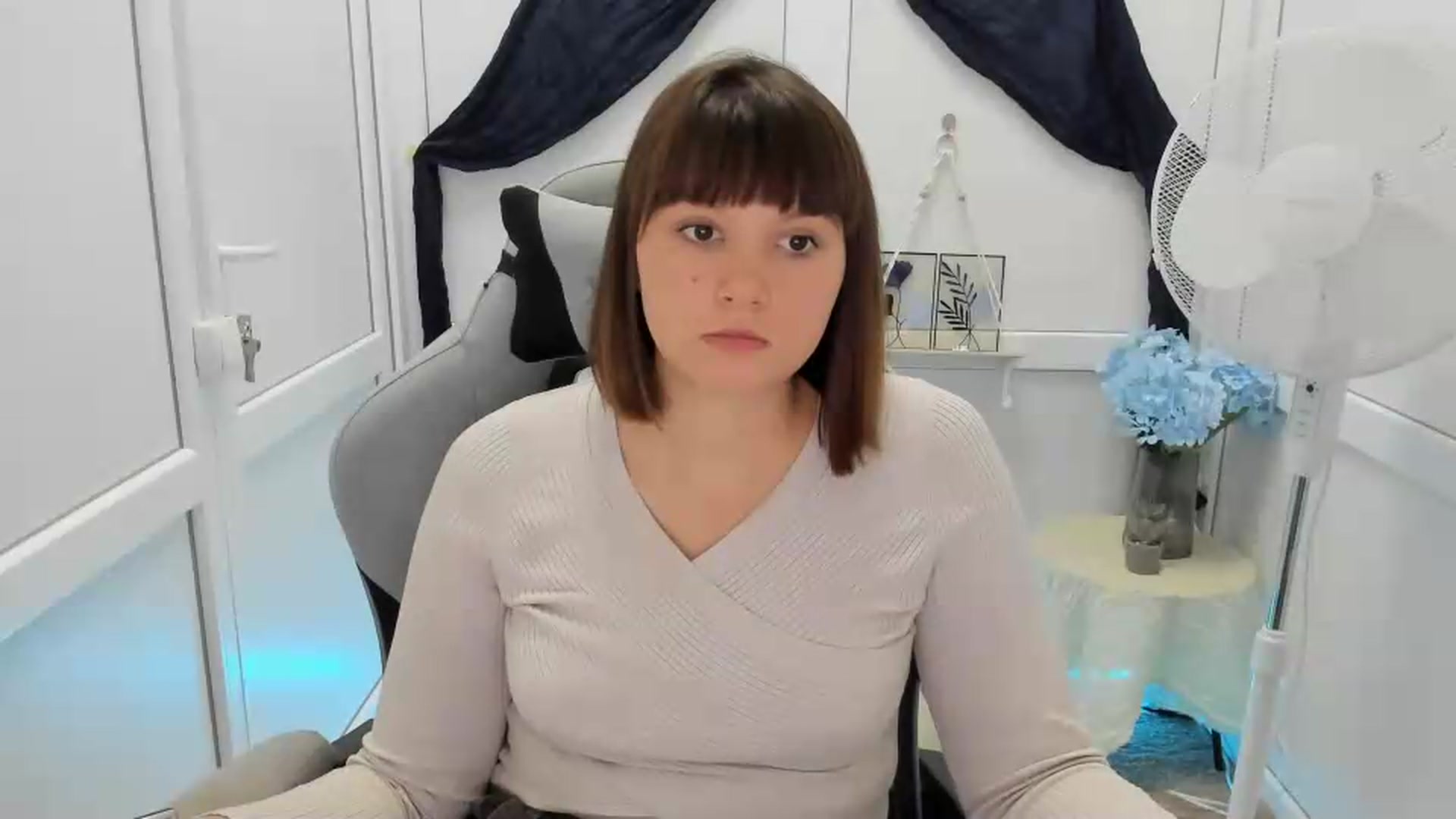 Gallery image thumbnail from Angel_Aura_'s myfreecams stream on, 09/22/2026, 10:10 image 6 of 20