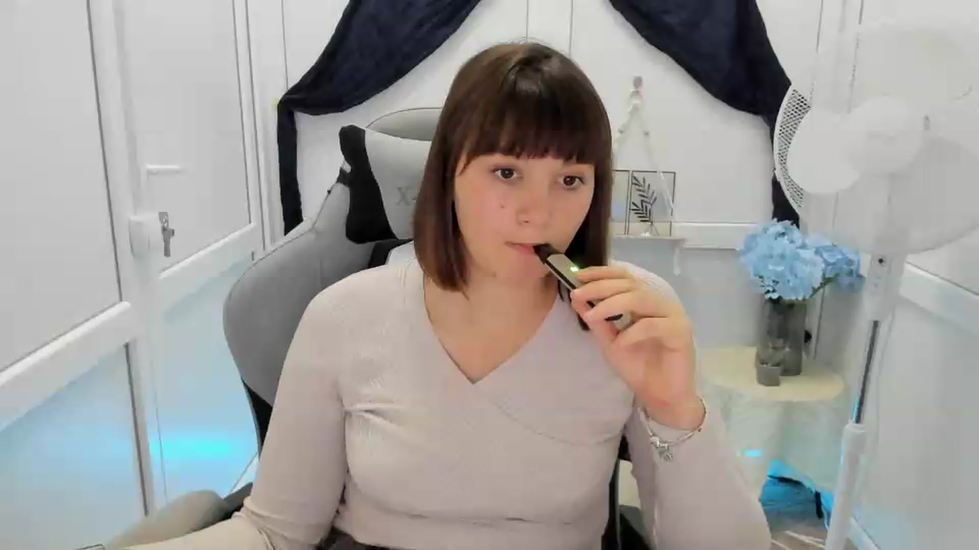 Gallery image thumbnail from Angel_Aura_'s myfreecams stream on, 09/22/2026, 10:10 image 9 of 20