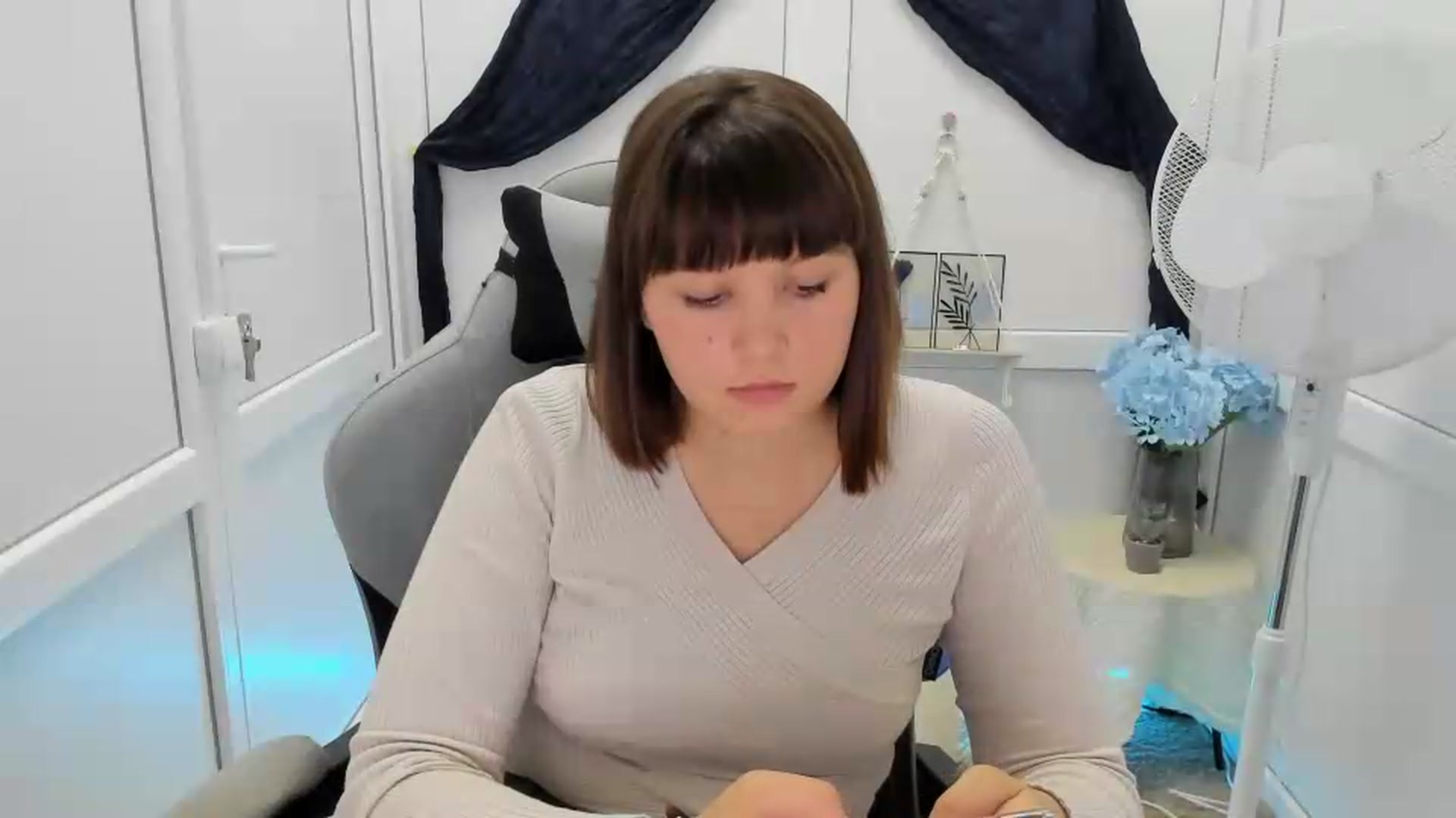 Gallery image thumbnail from Angel_Aura_'s myfreecams stream on, 09/22/2026, 10:10 image 19 of 20