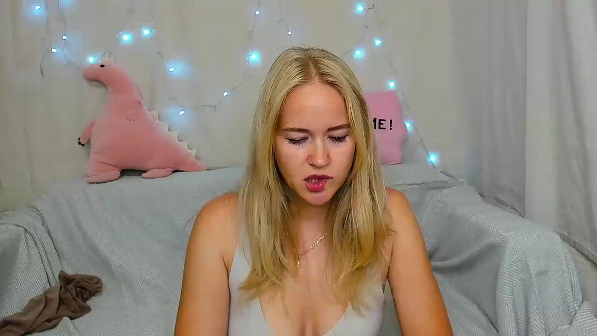 Gallery image thumbnail from Angel_Kristy's myfreecams stream on, 10/02/2023, 02:27 image 13 of 20