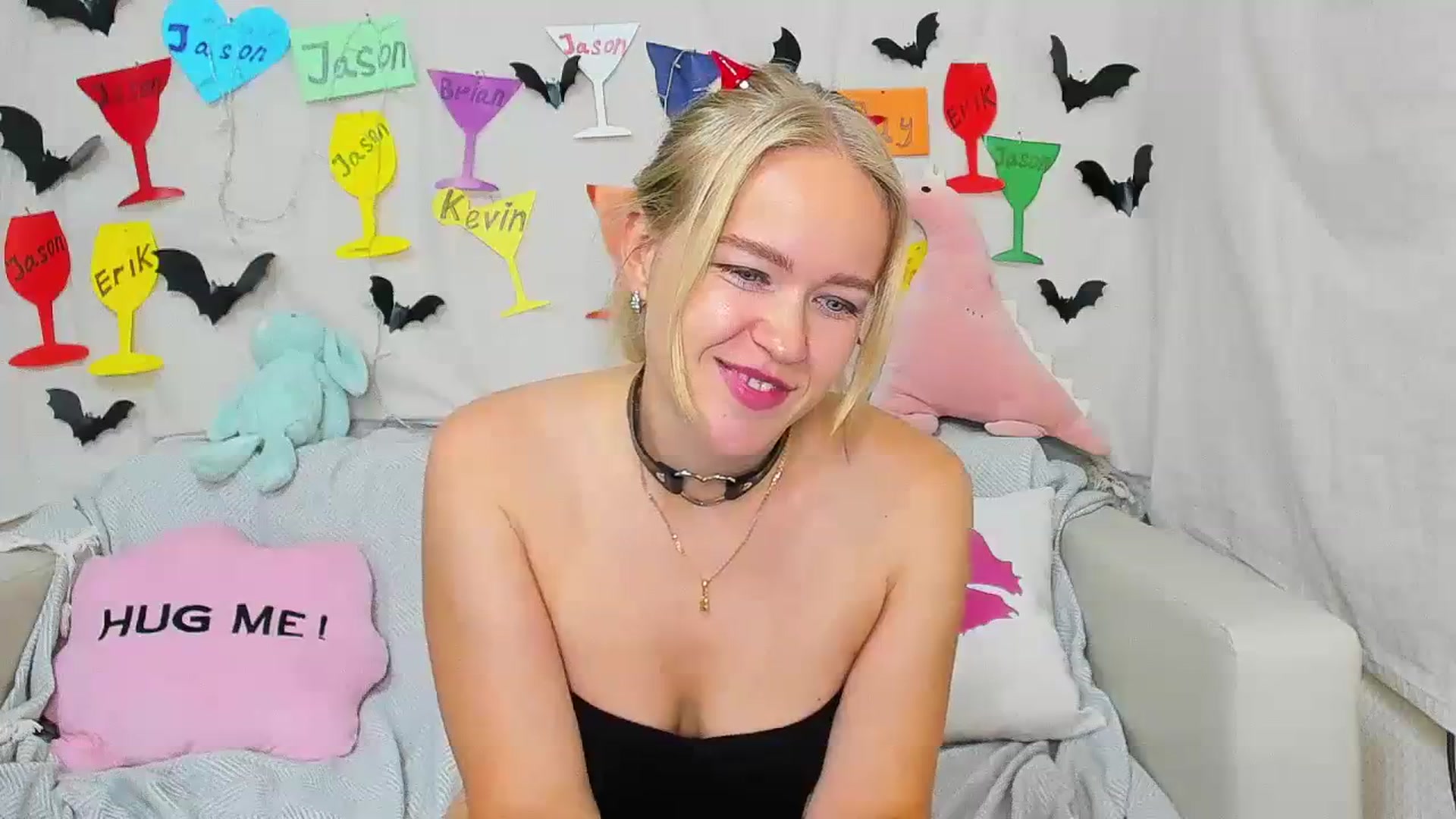 Gallery image thumbnail from Angel_Kristy's myfreecams stream on, 10/20/2023, 03:05 image 4 of 20