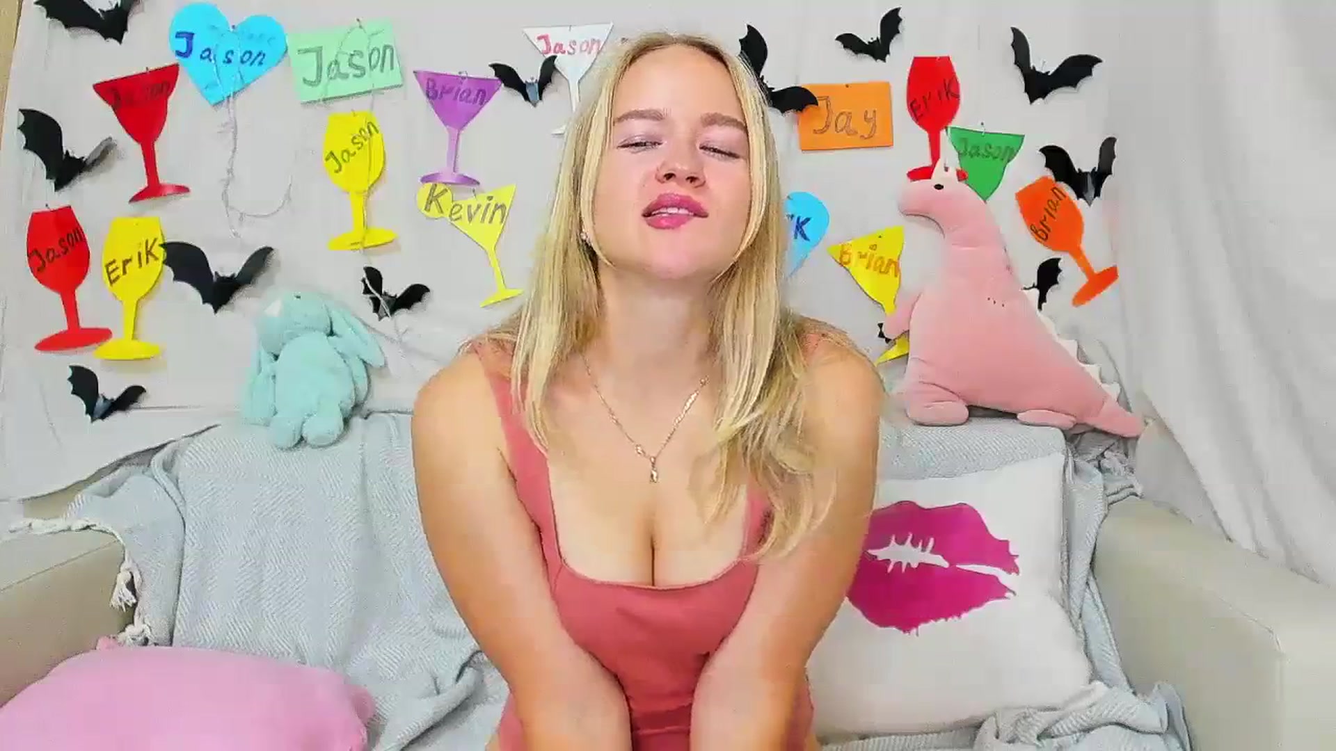 Gallery image thumbnail from Angel_Kristy's myfreecams stream on, 10/21/2023, 01:53 image 18 of 20