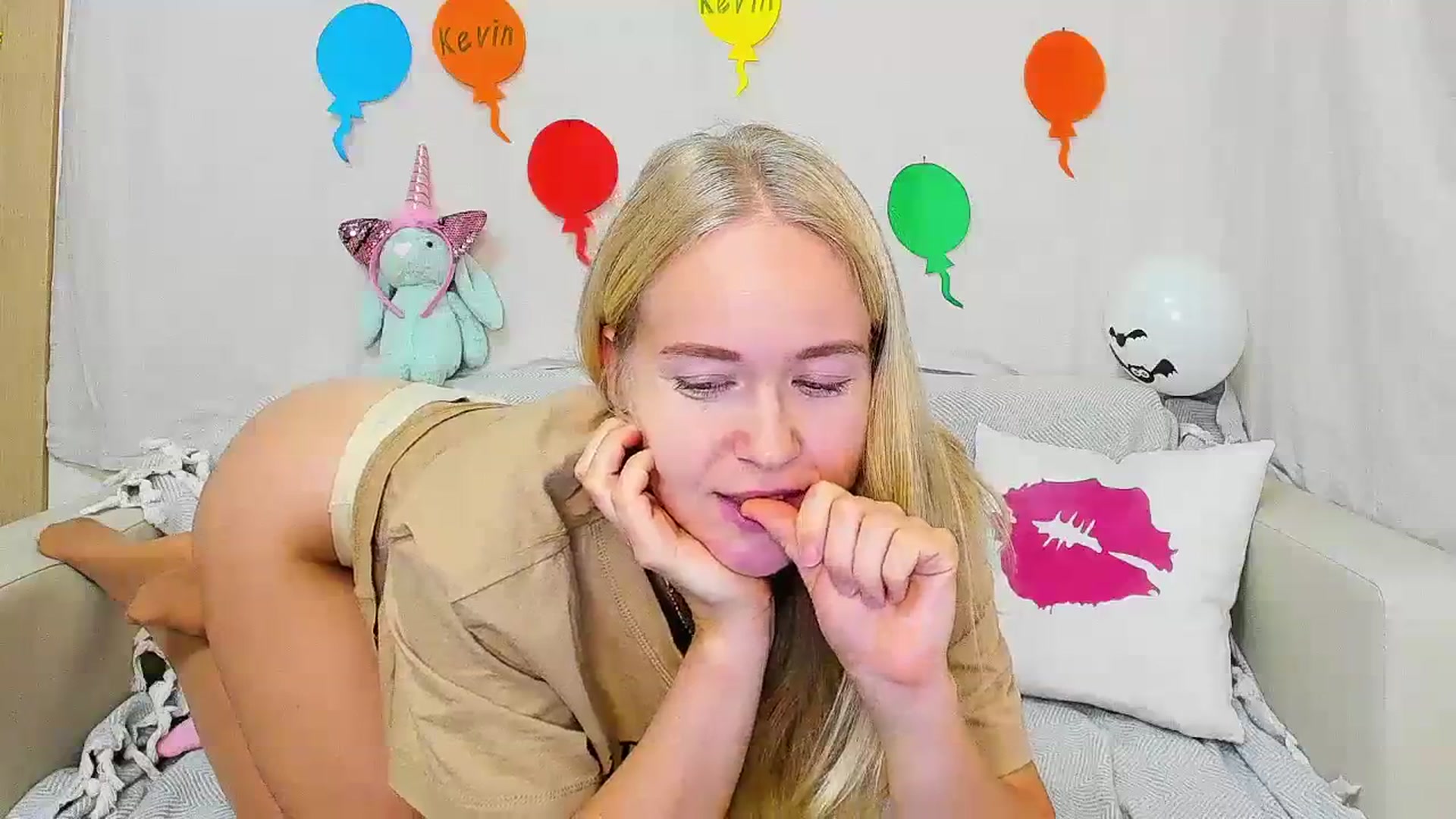 Gallery image thumbnail from Angel_Kristy's myfreecams stream on, 11/03/2023, 06:30 image 9 of 20